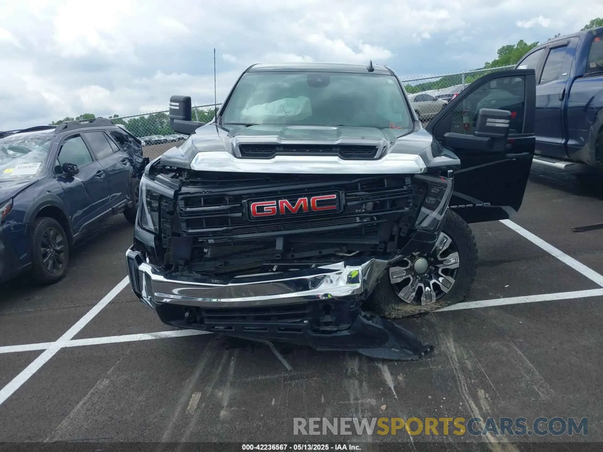 11 Photograph of a damaged car 1GT4ULEY4SF142664 GMC C2500 2025
