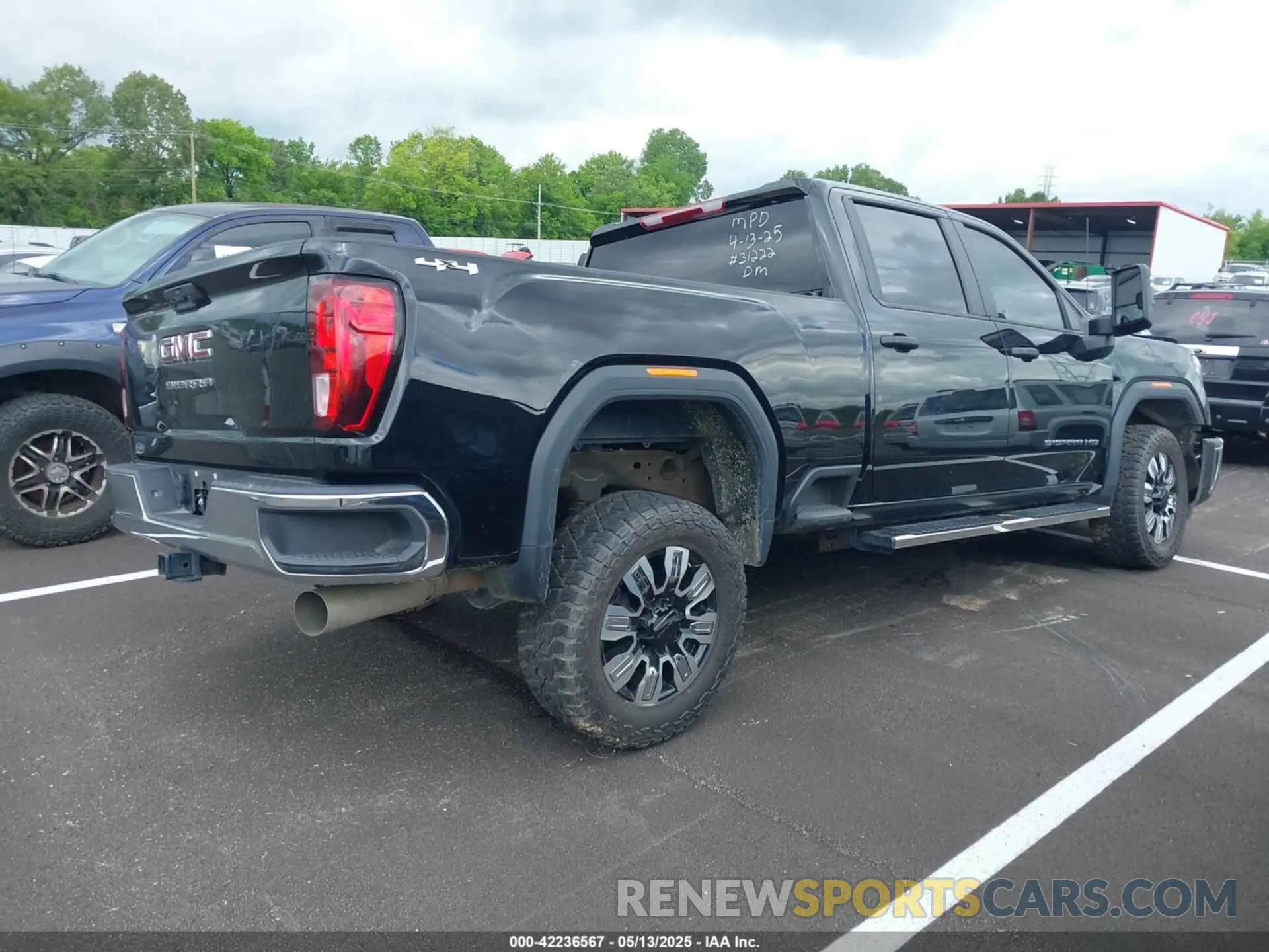 4 Photograph of a damaged car 1GT4ULEY4SF142664 GMC C2500 2025