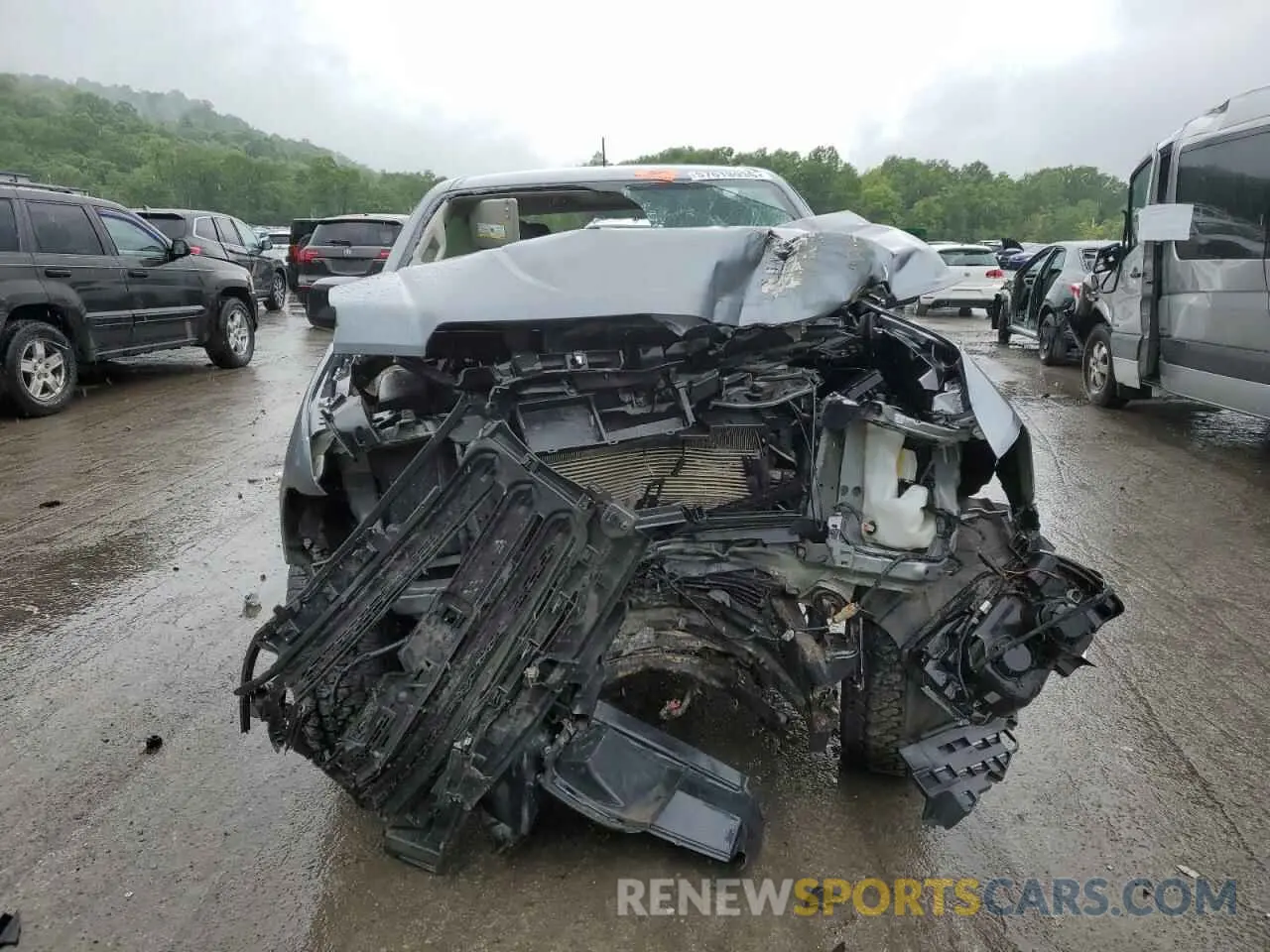 5 Photograph of a damaged car 1GTG5BEA1K1277783 GMC CANYON 2019