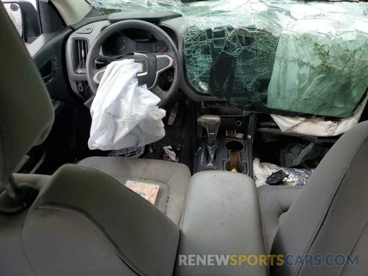 8 Photograph of a damaged car 1GTG5BEA1K1277783 GMC CANYON 2019