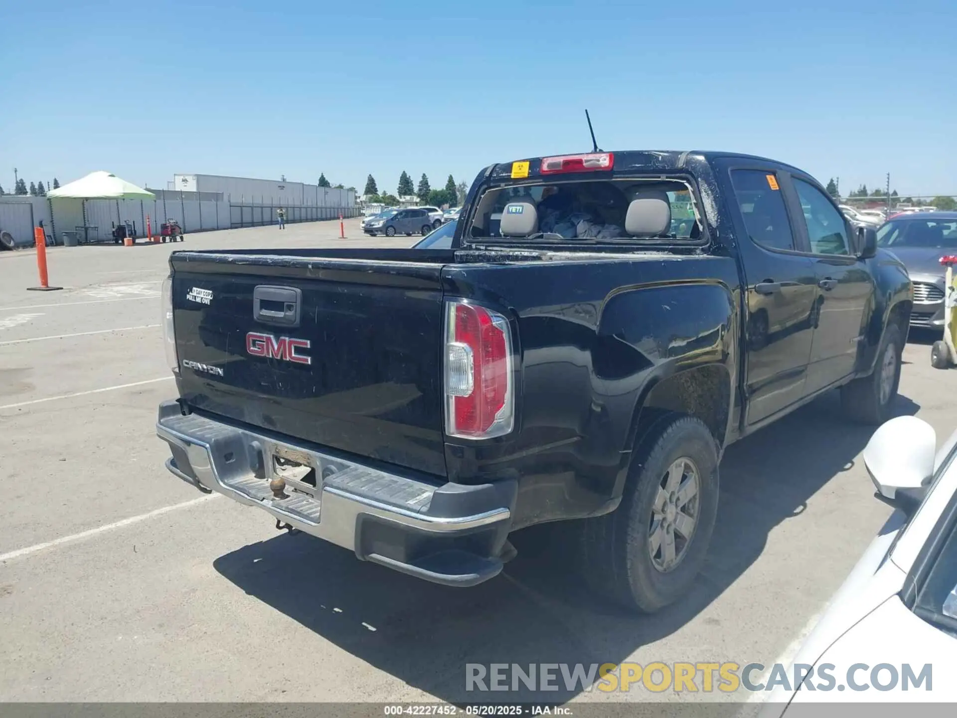 4 Photograph of a damaged car 1GTG5BEA5K1252093 GMC CANYON 2019