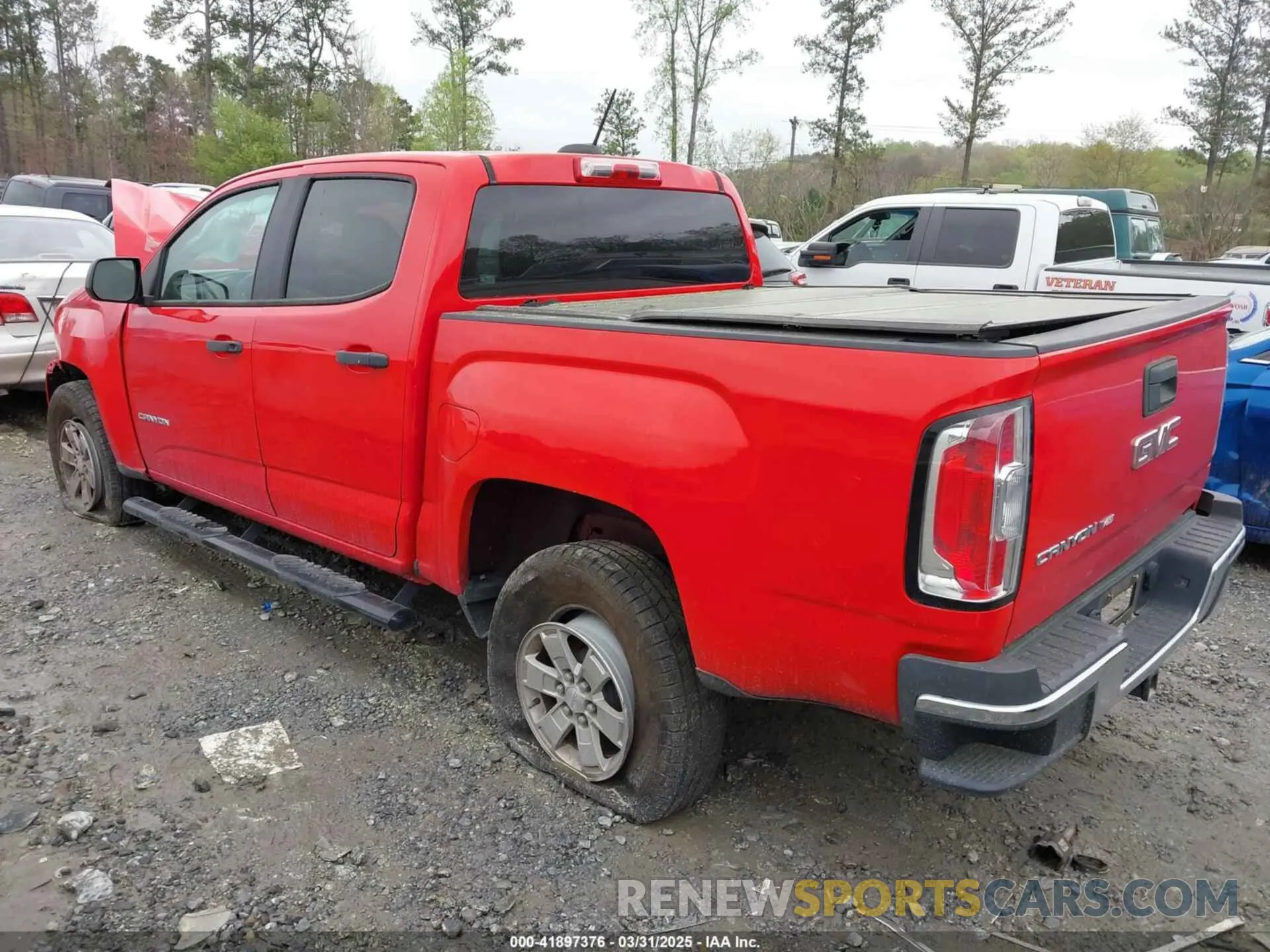 3 Photograph of a damaged car 1GTG5BEN7K1239140 GMC CANYON 2019