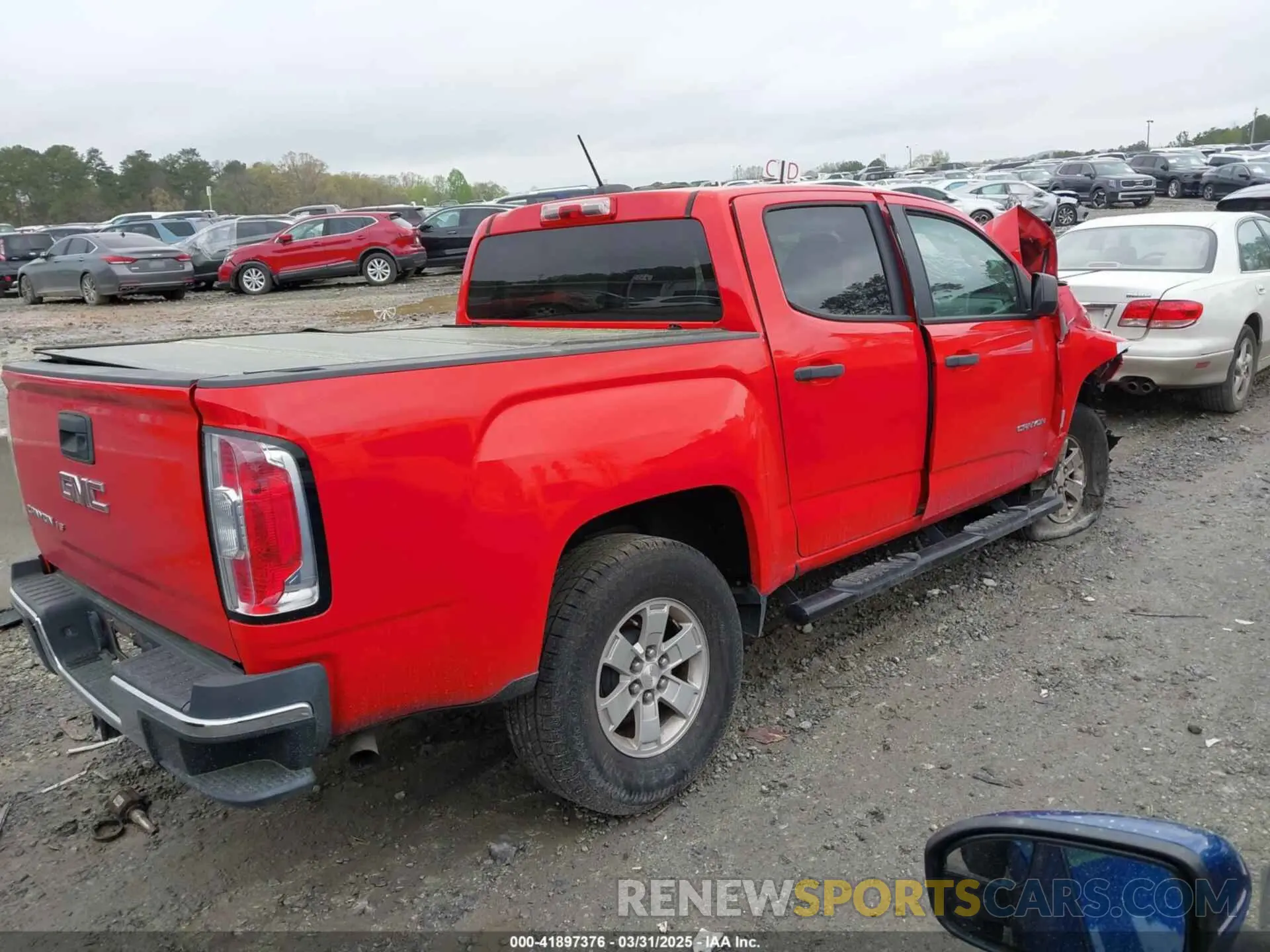 4 Photograph of a damaged car 1GTG5BEN7K1239140 GMC CANYON 2019