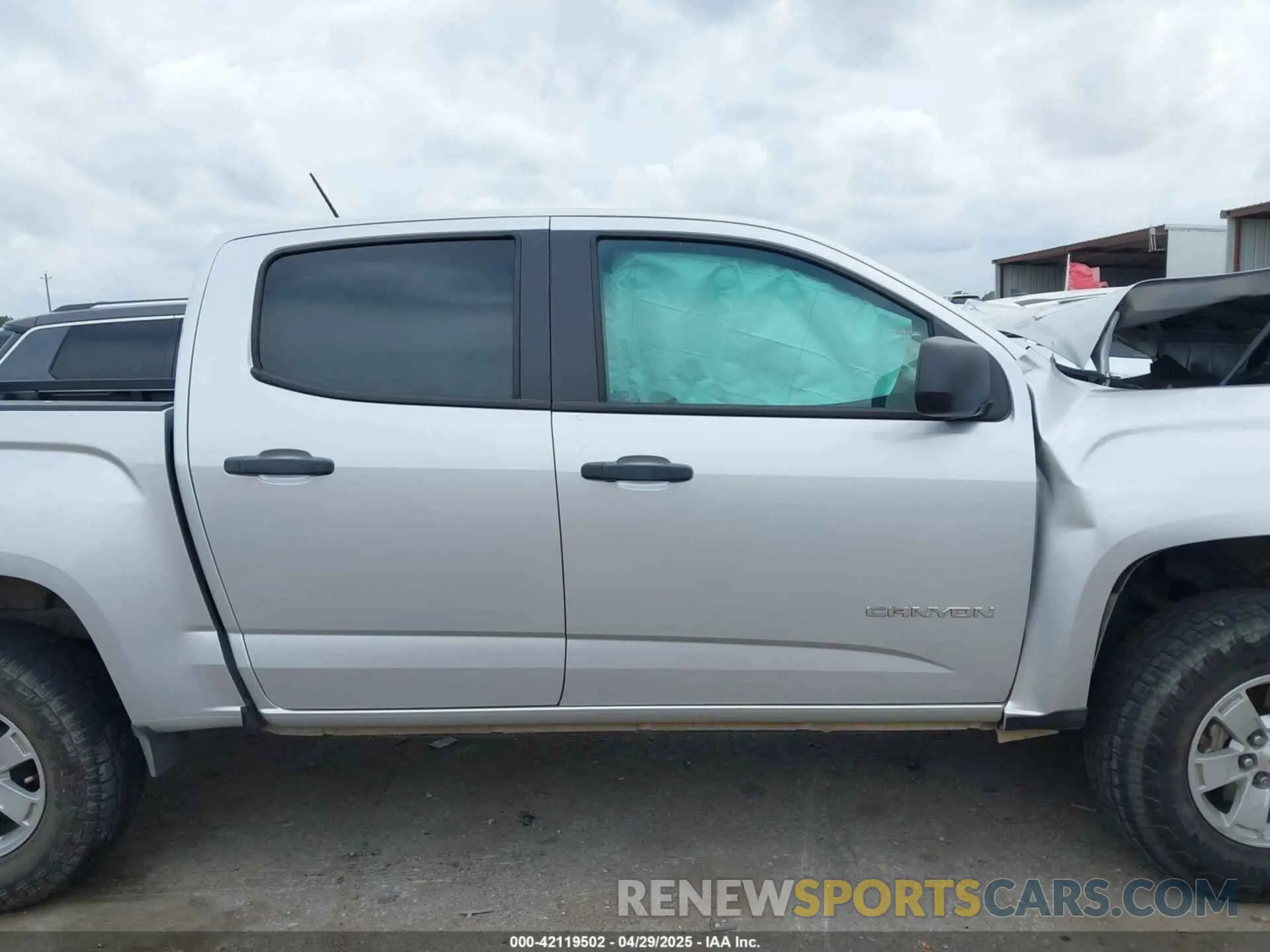 13 Photograph of a damaged car 1GTG5BEN7K1285308 GMC CANYON 2019