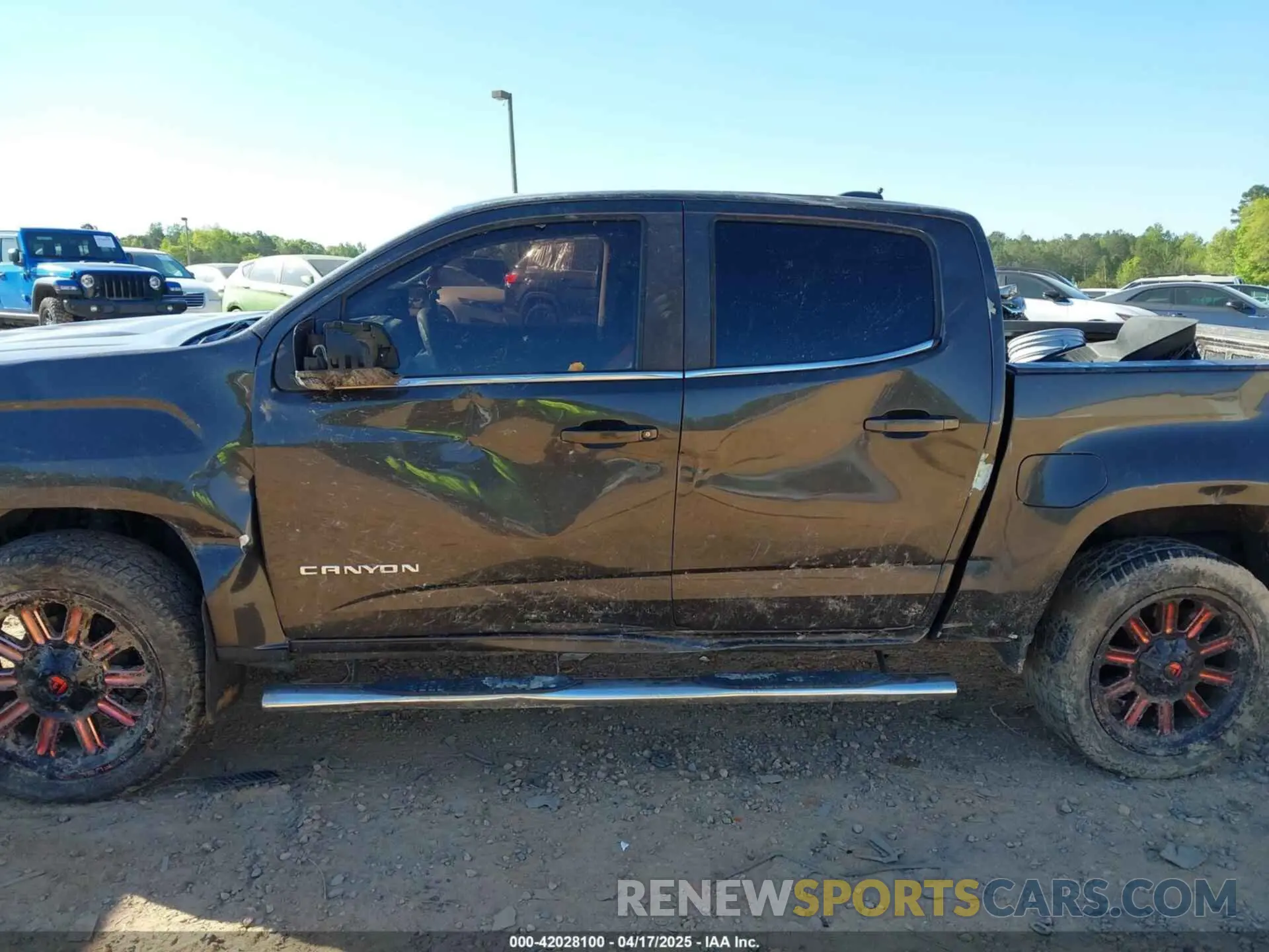 14 Photograph of a damaged car 1GTG5CEN0K1115698 GMC CANYON 2019