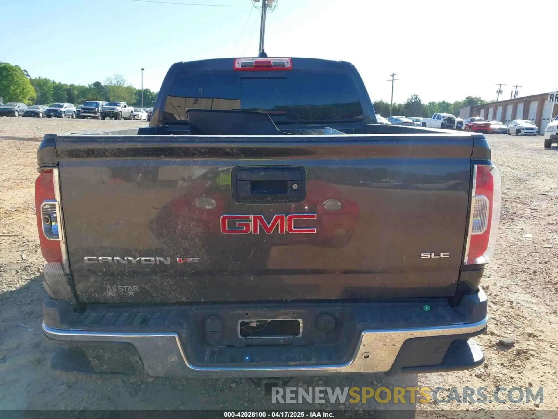 16 Photograph of a damaged car 1GTG5CEN0K1115698 GMC CANYON 2019