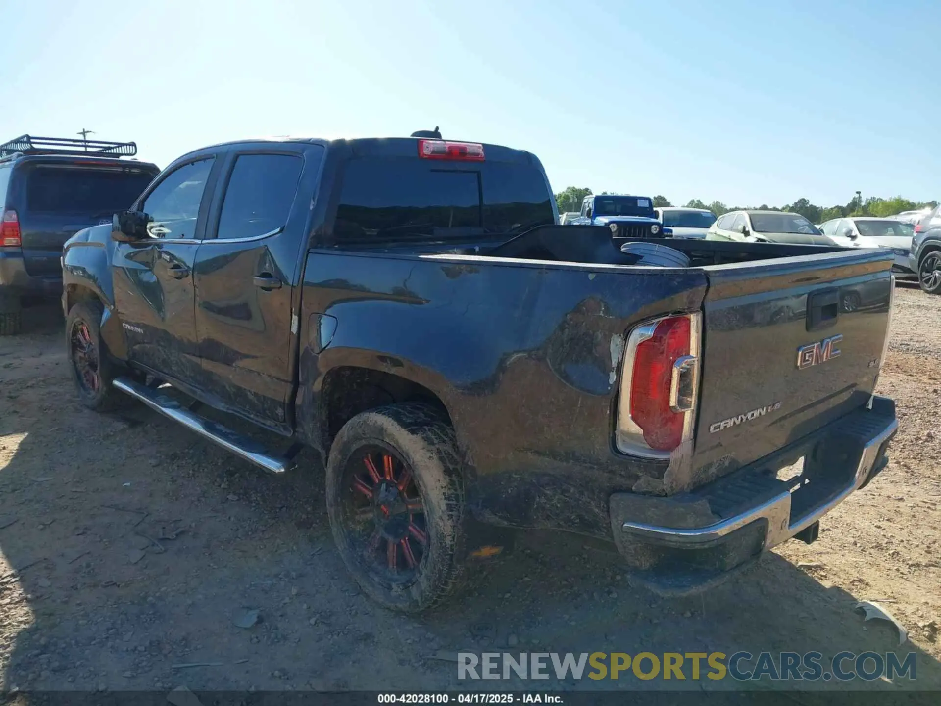 3 Photograph of a damaged car 1GTG5CEN0K1115698 GMC CANYON 2019