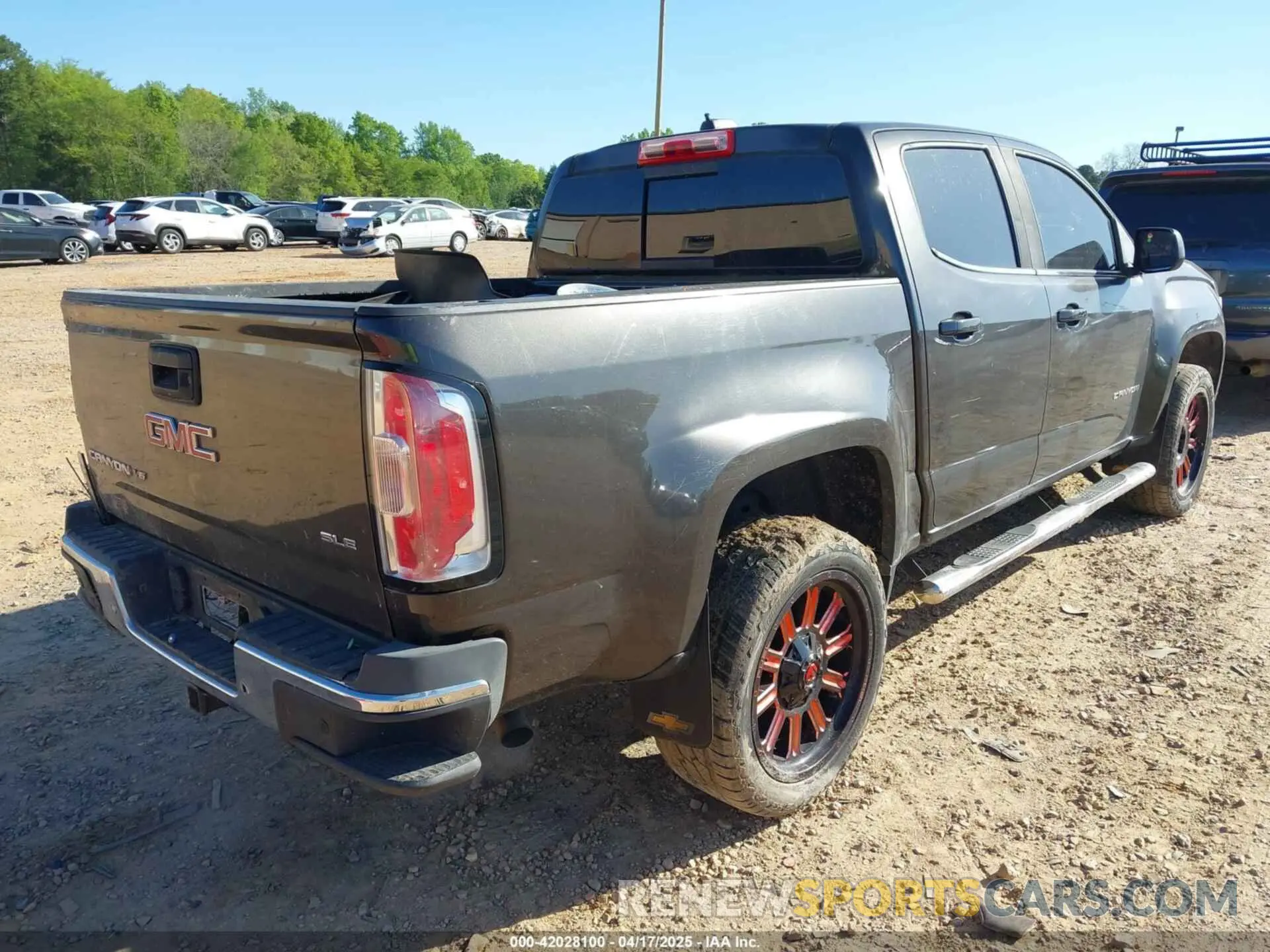 4 Photograph of a damaged car 1GTG5CEN0K1115698 GMC CANYON 2019