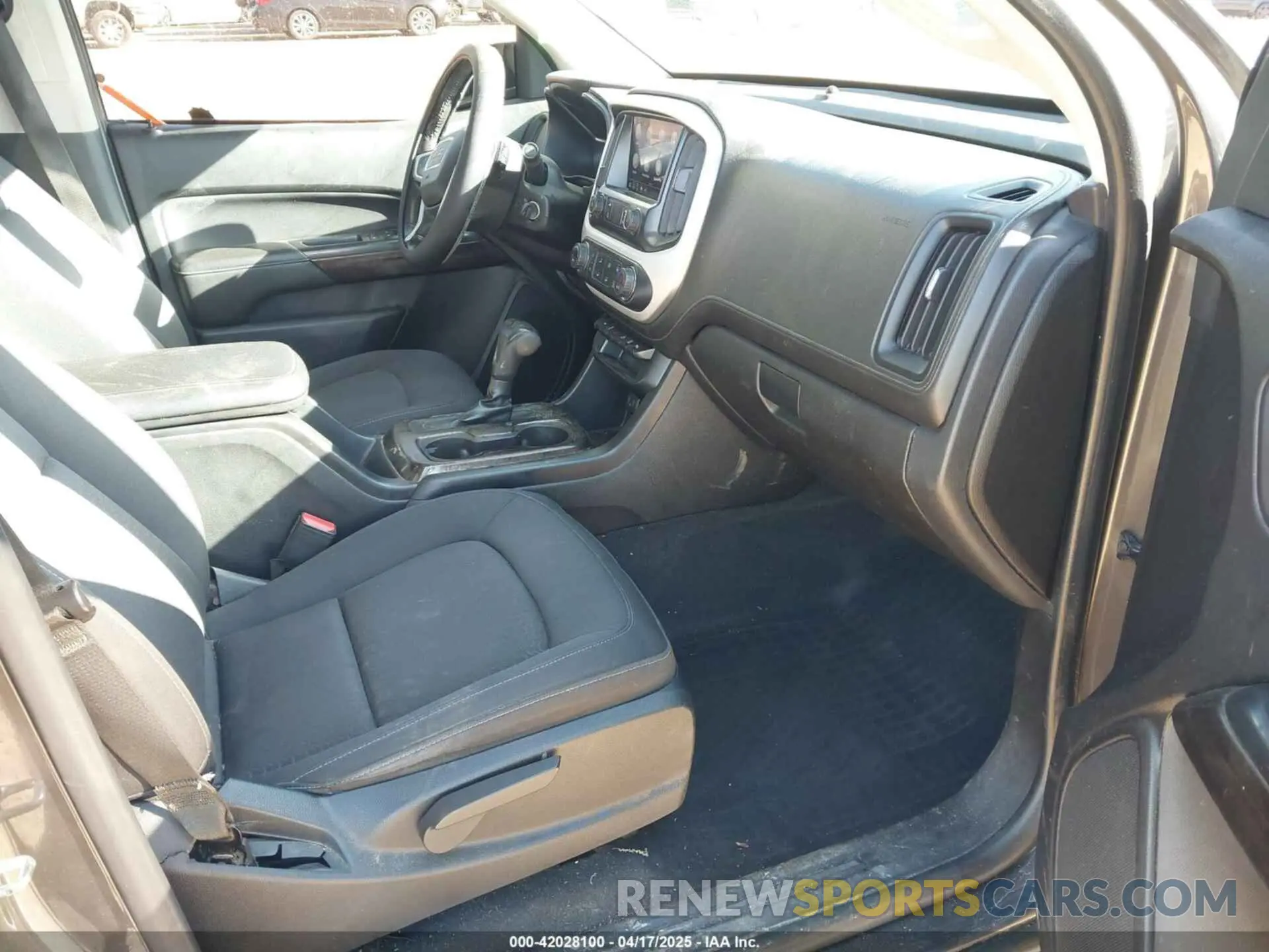 5 Photograph of a damaged car 1GTG5CEN0K1115698 GMC CANYON 2019