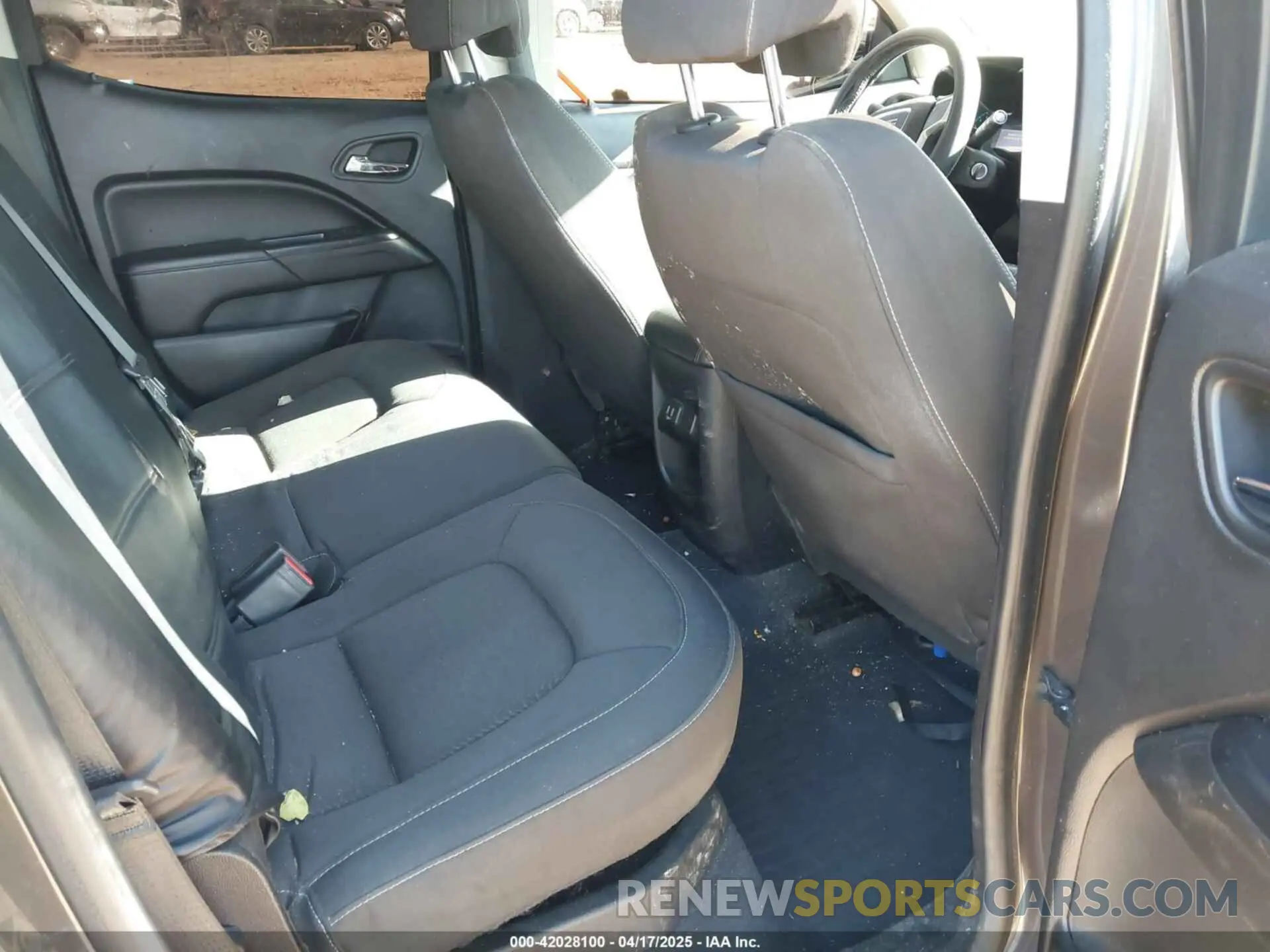 8 Photograph of a damaged car 1GTG5CEN0K1115698 GMC CANYON 2019