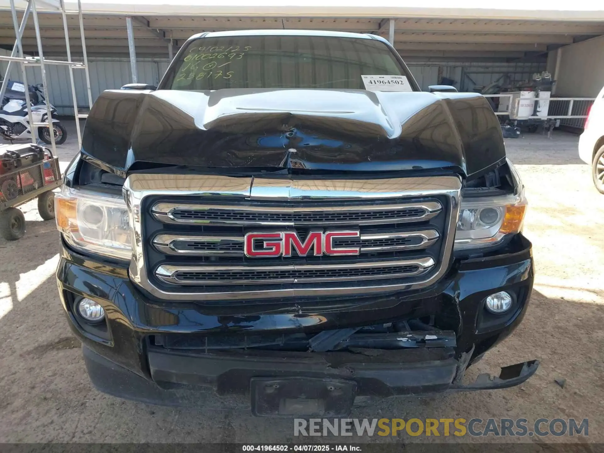 12 Photograph of a damaged car 1GTG5CEN2K1238175 GMC CANYON 2019