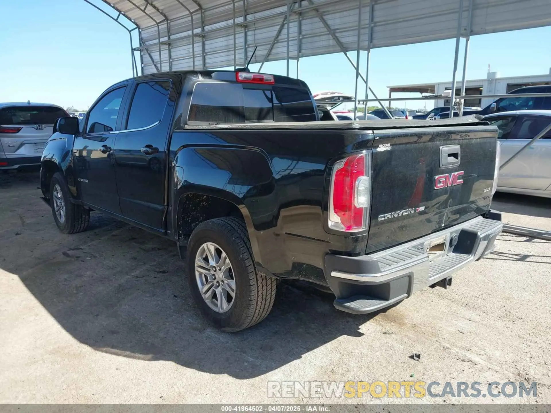 3 Photograph of a damaged car 1GTG5CEN2K1238175 GMC CANYON 2019