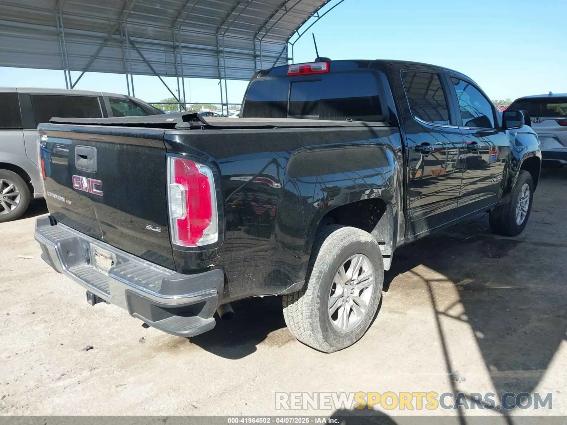 4 Photograph of a damaged car 1GTG5CEN2K1238175 GMC CANYON 2019
