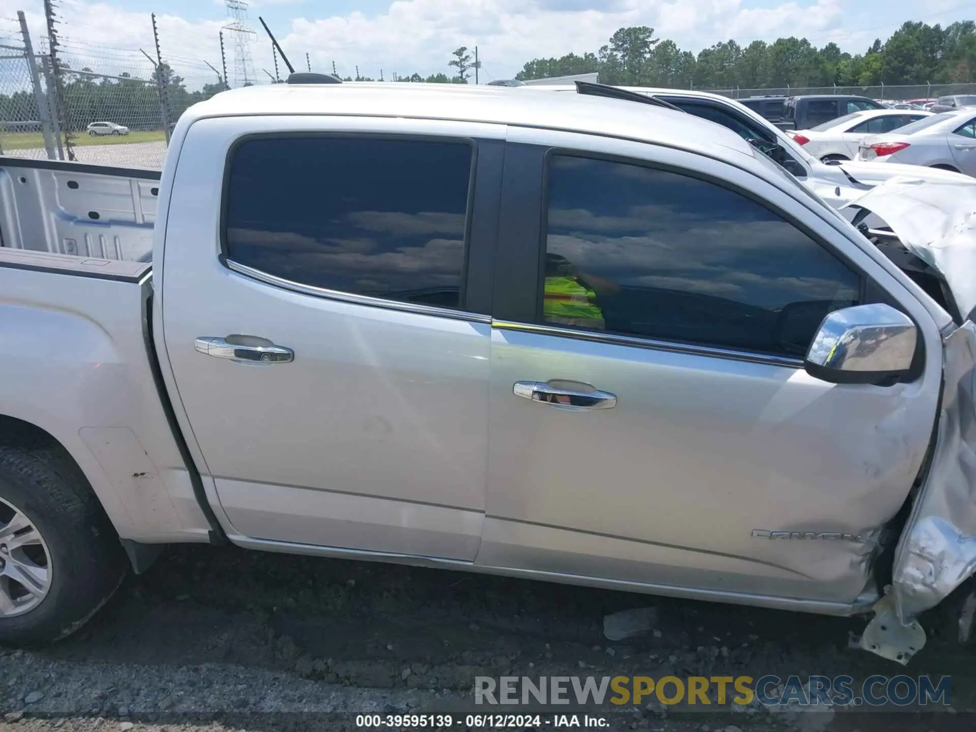 12 Photograph of a damaged car 1GTG5CEN7K1272175 GMC CANYON 2019