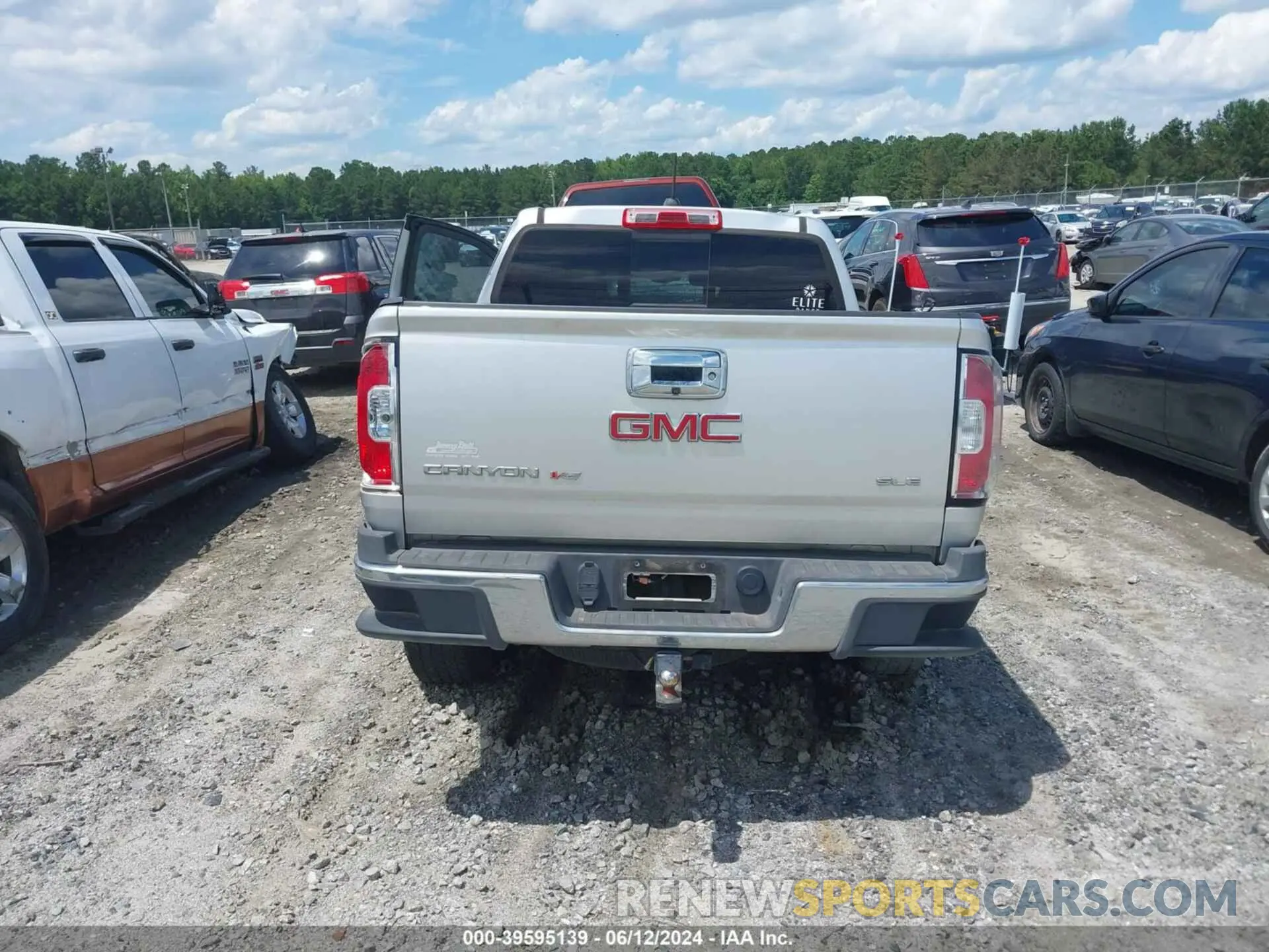 15 Photograph of a damaged car 1GTG5CEN7K1272175 GMC CANYON 2019