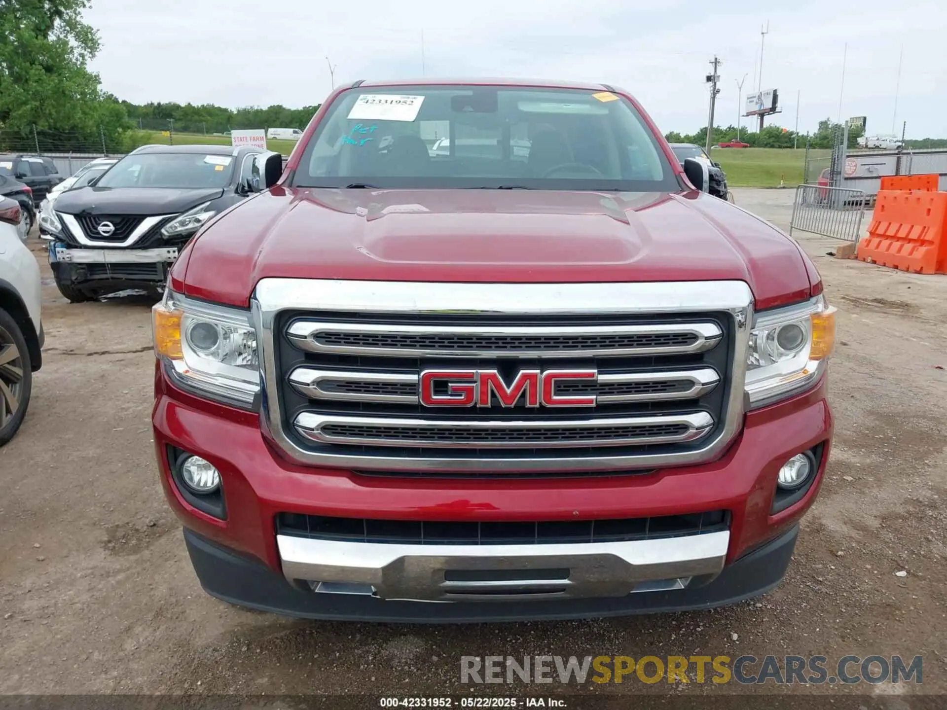 12 Photograph of a damaged car 1GTG5DEN2K1262921 GMC CANYON 2019