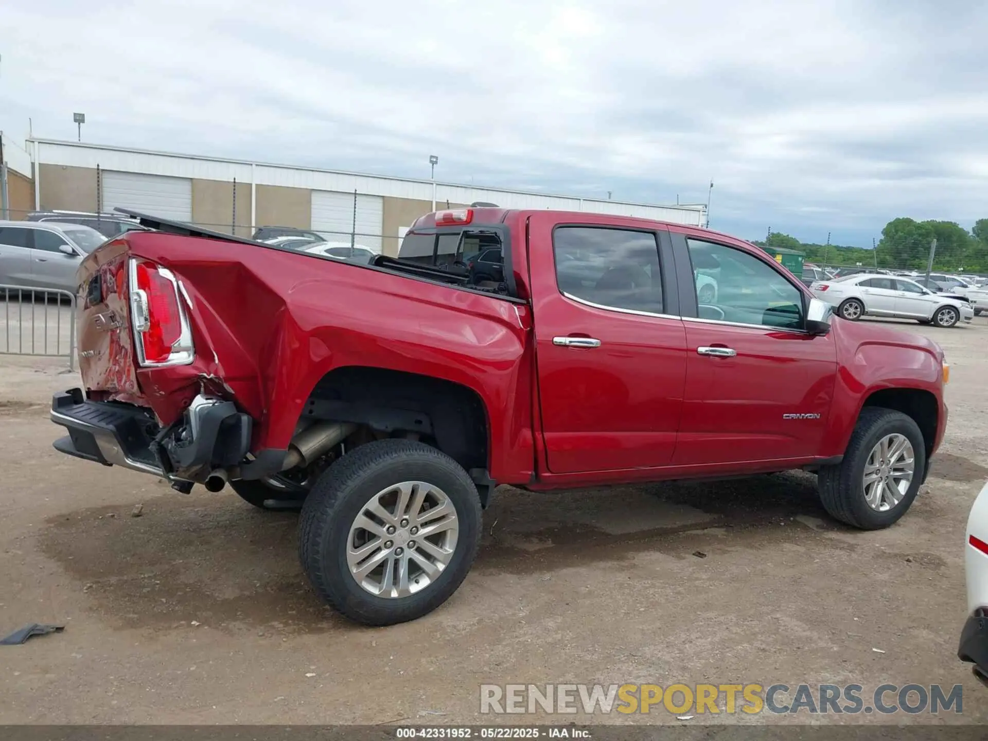 13 Photograph of a damaged car 1GTG5DEN2K1262921 GMC CANYON 2019