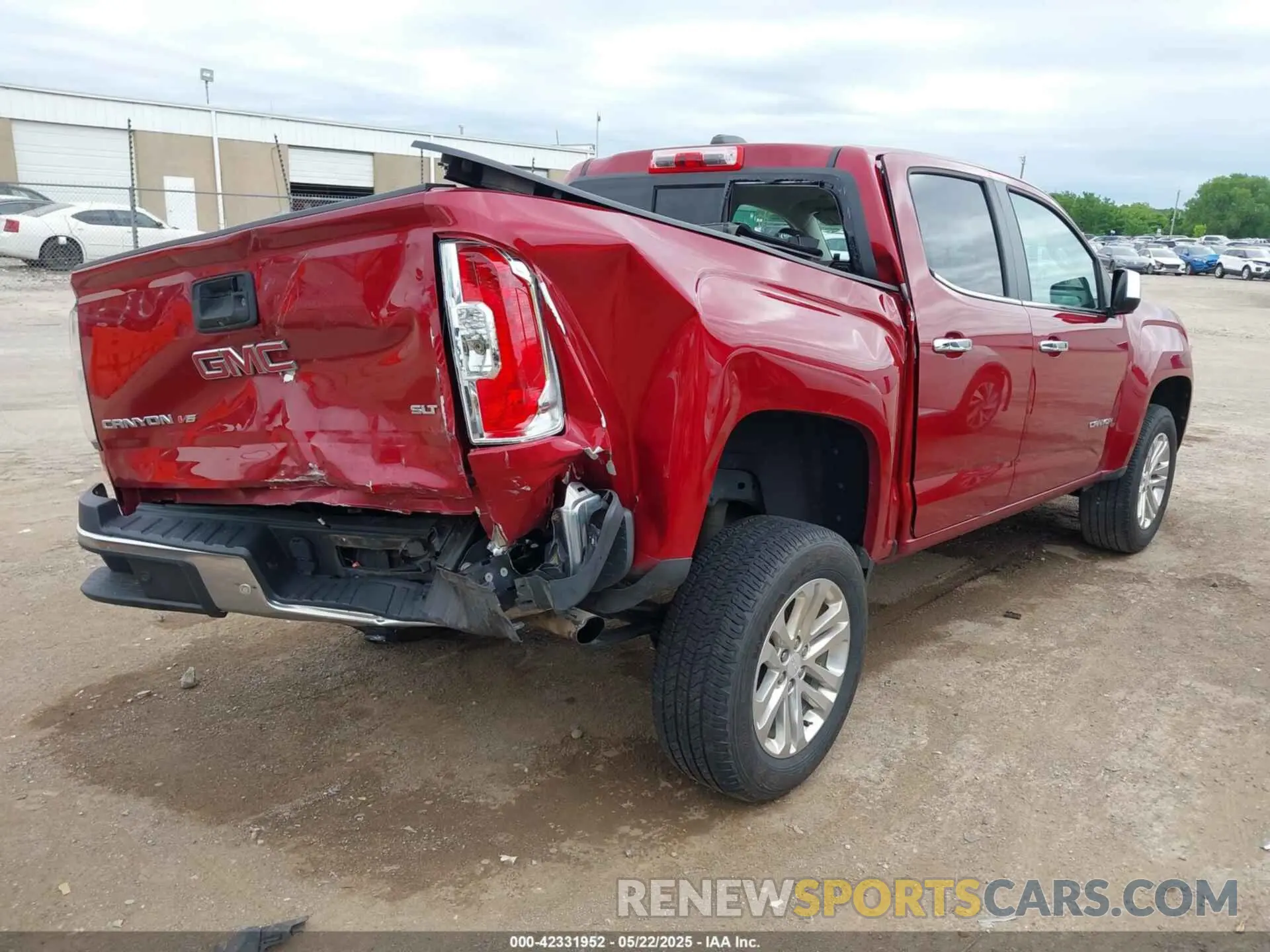 4 Photograph of a damaged car 1GTG5DEN2K1262921 GMC CANYON 2019