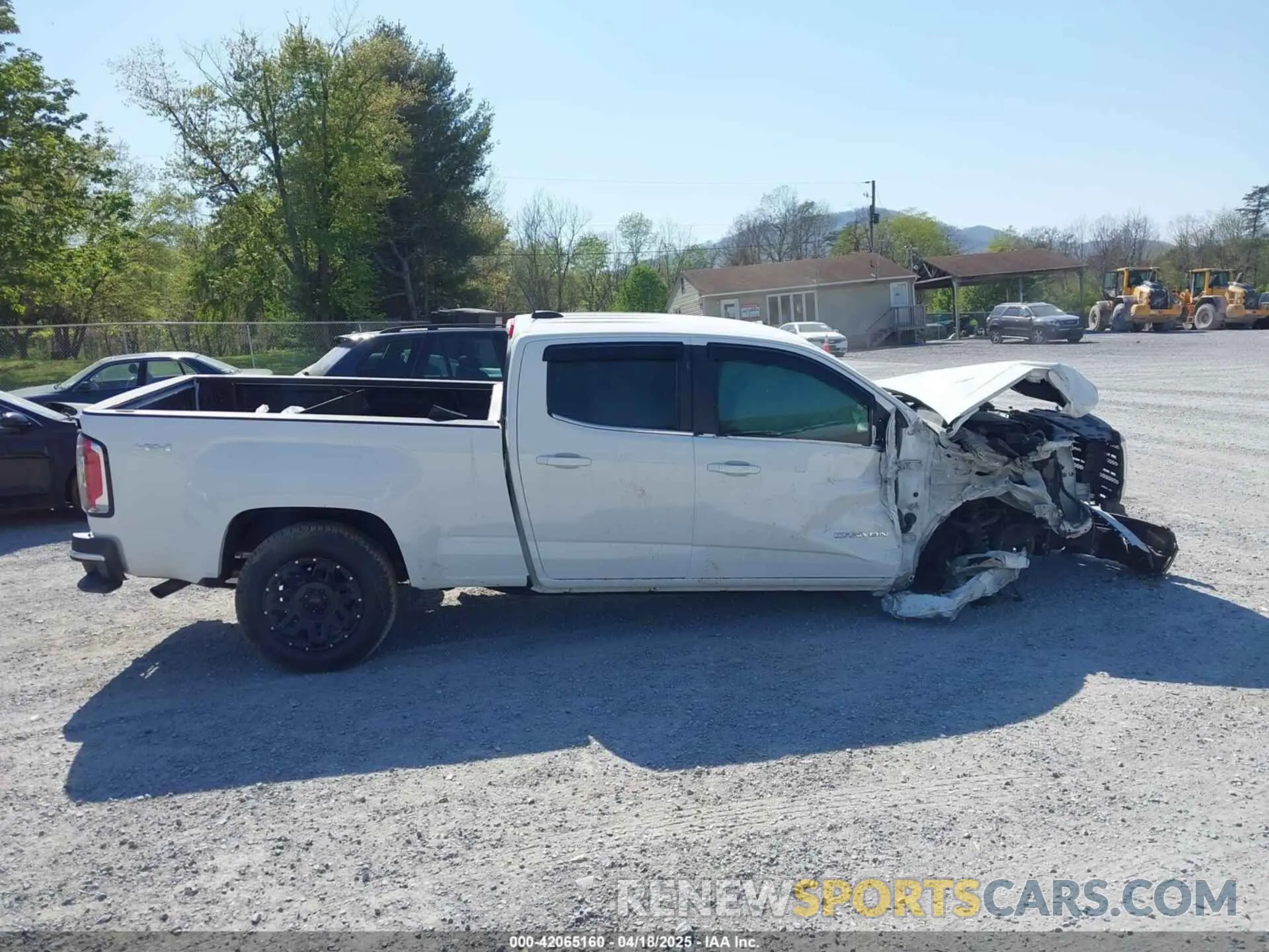 13 Photograph of a damaged car 1GTG6CEN0K1353094 GMC CANYON 2019