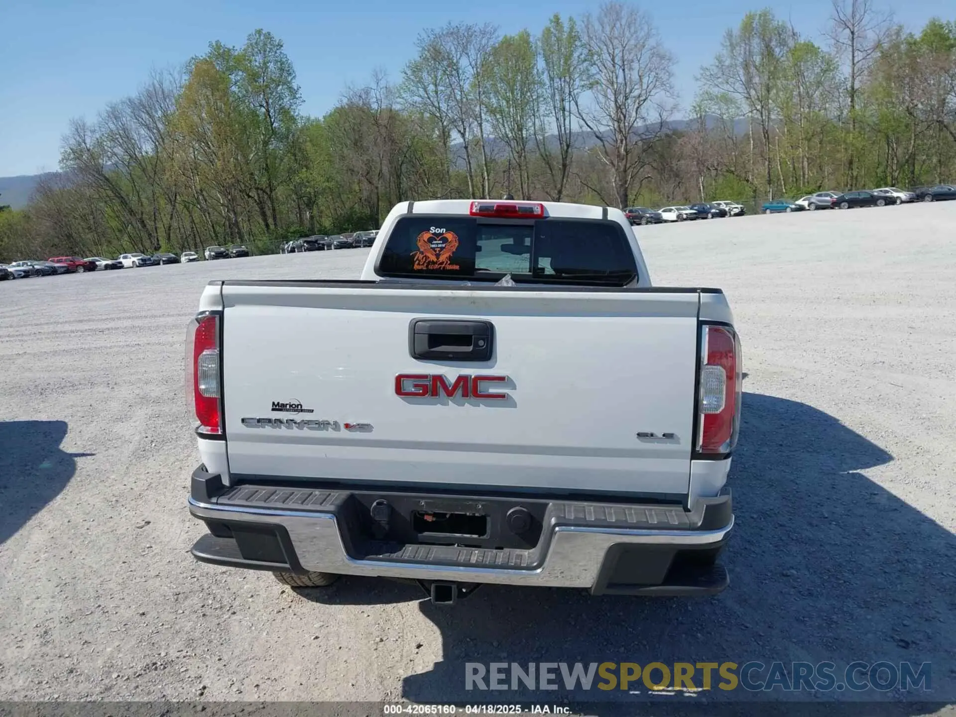 16 Photograph of a damaged car 1GTG6CEN0K1353094 GMC CANYON 2019