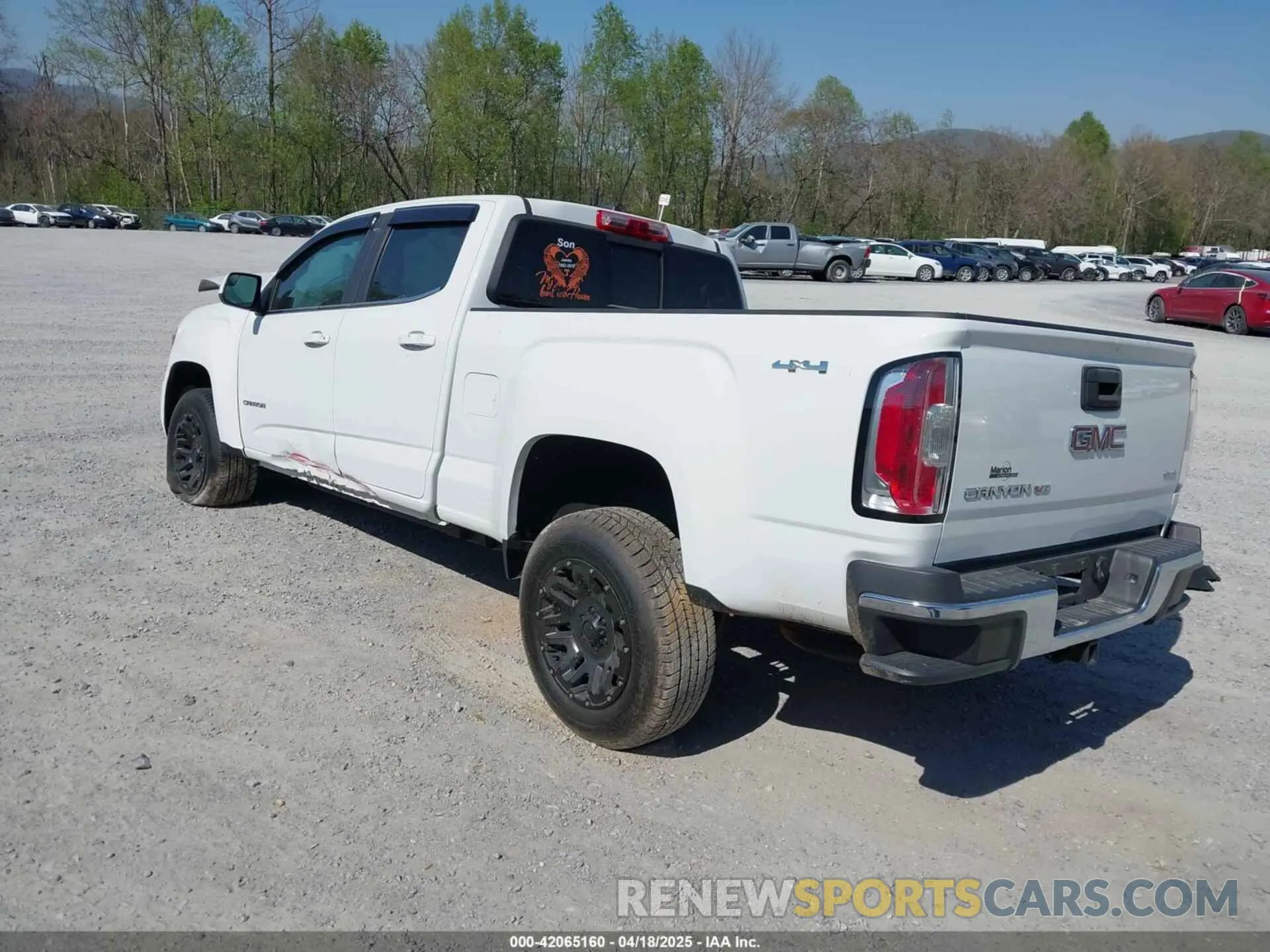 3 Photograph of a damaged car 1GTG6CEN0K1353094 GMC CANYON 2019