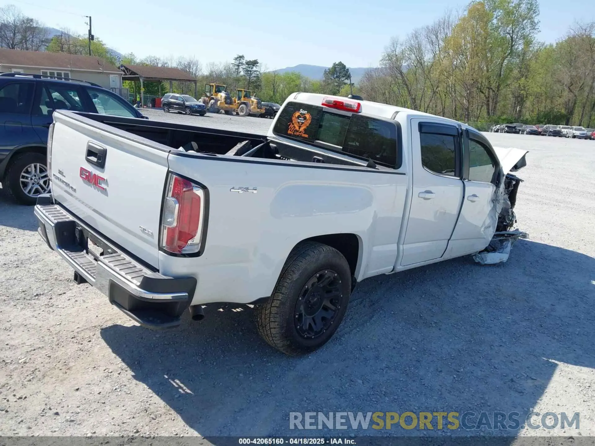 4 Photograph of a damaged car 1GTG6CEN0K1353094 GMC CANYON 2019