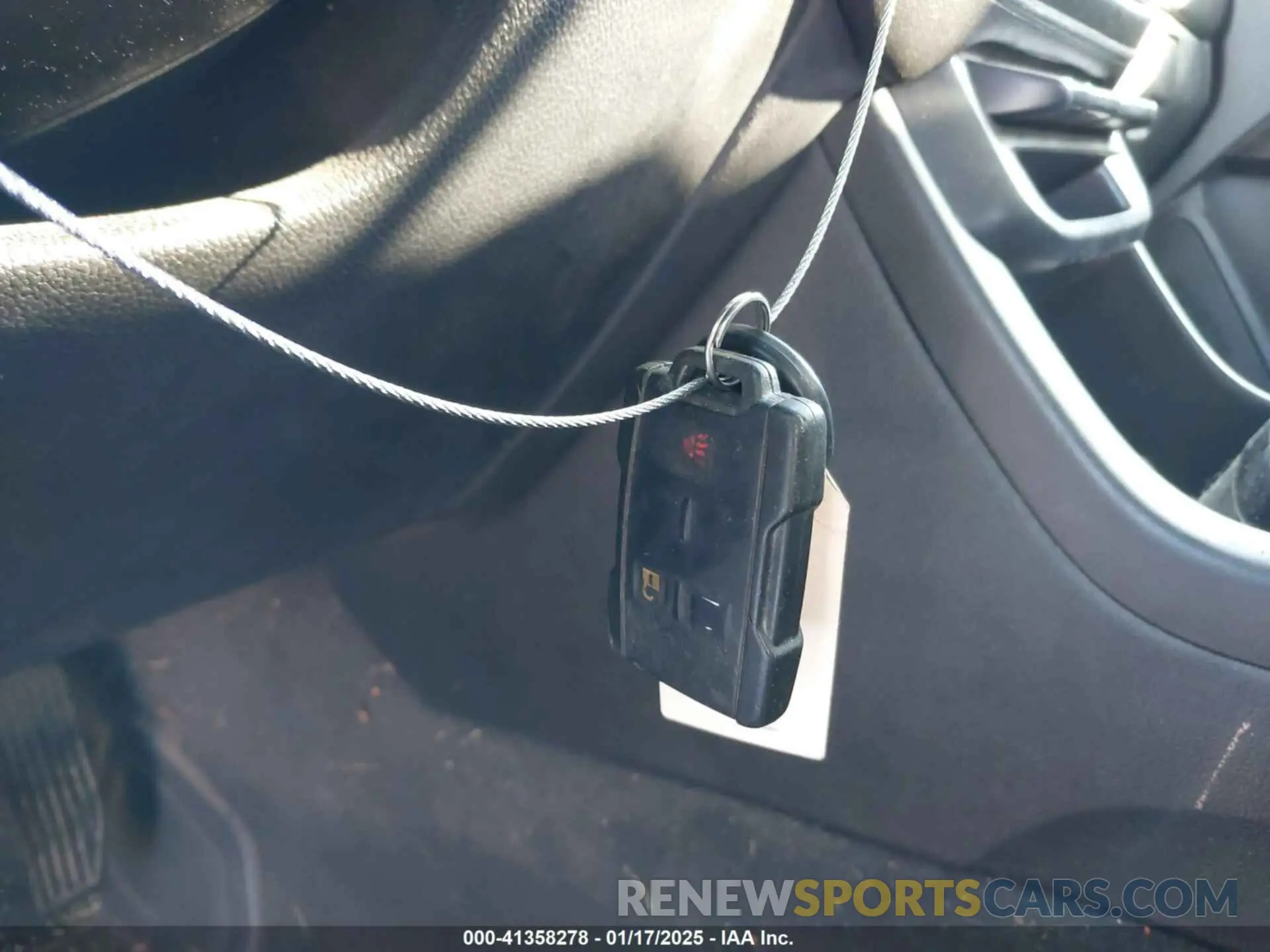 11 Photograph of a damaged car 1GTG6CEN1K1301425 GMC CANYON 2019