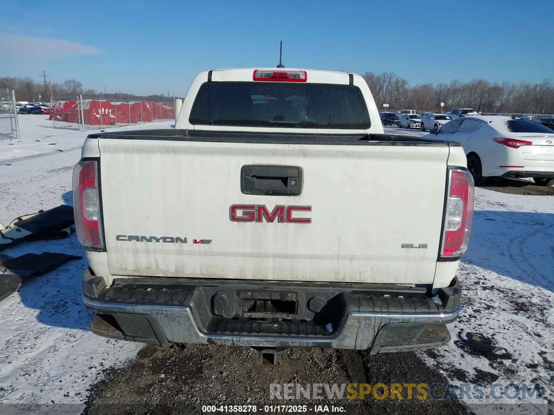 16 Photograph of a damaged car 1GTG6CEN1K1301425 GMC CANYON 2019