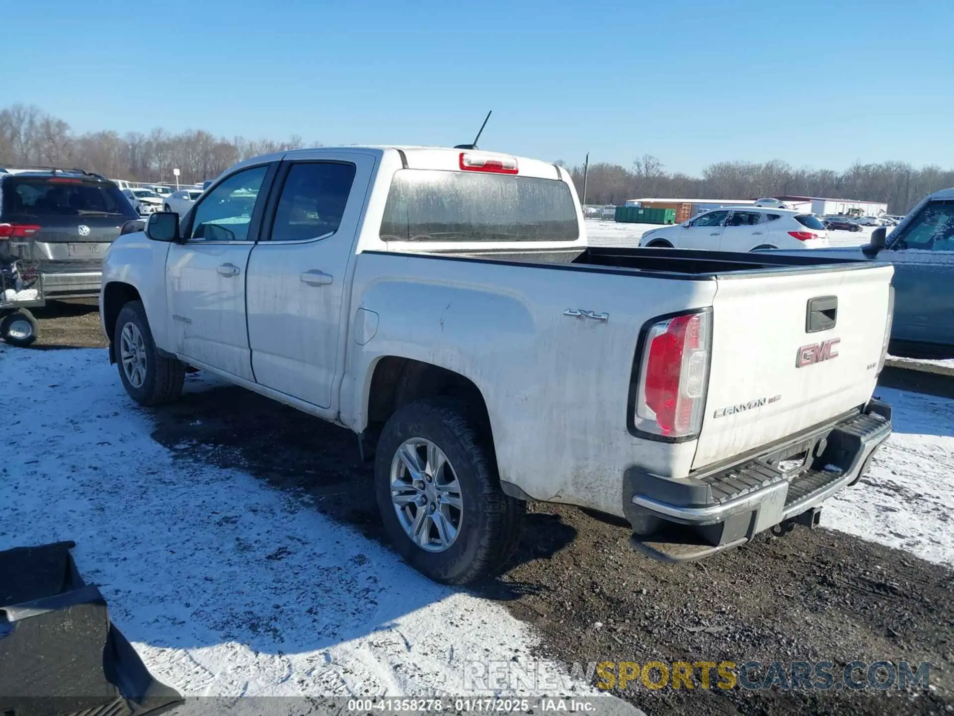 3 Photograph of a damaged car 1GTG6CEN1K1301425 GMC CANYON 2019