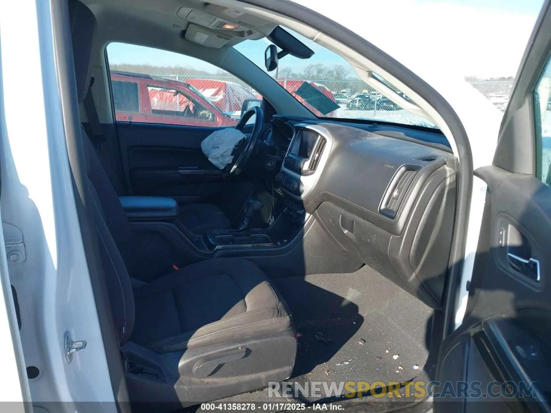 5 Photograph of a damaged car 1GTG6CEN1K1301425 GMC CANYON 2019