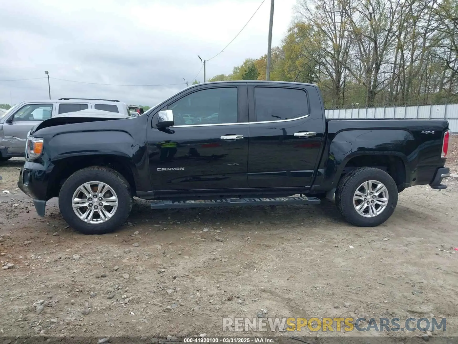 14 Photograph of a damaged car 1GTG6CEN4K1329011 GMC CANYON 2019