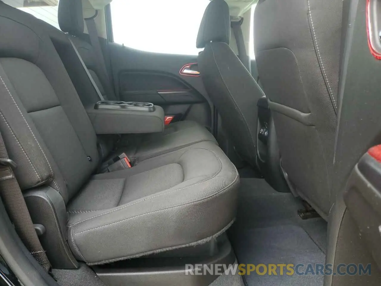 10 Photograph of a damaged car 1GTG6CEN6K1330189 GMC CANYON 2019