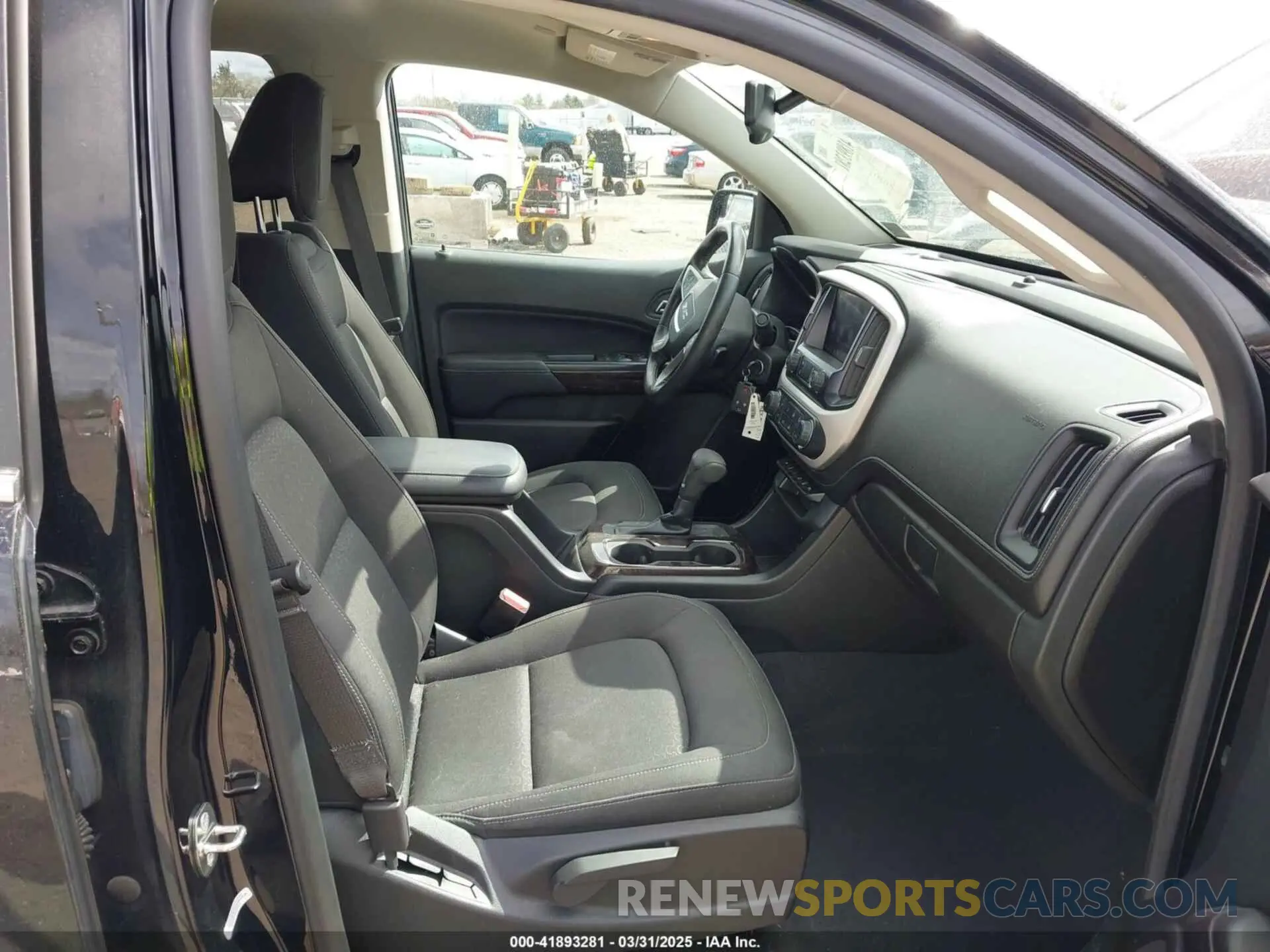 5 Photograph of a damaged car 1GTG6CEN6K1332802 GMC CANYON 2019