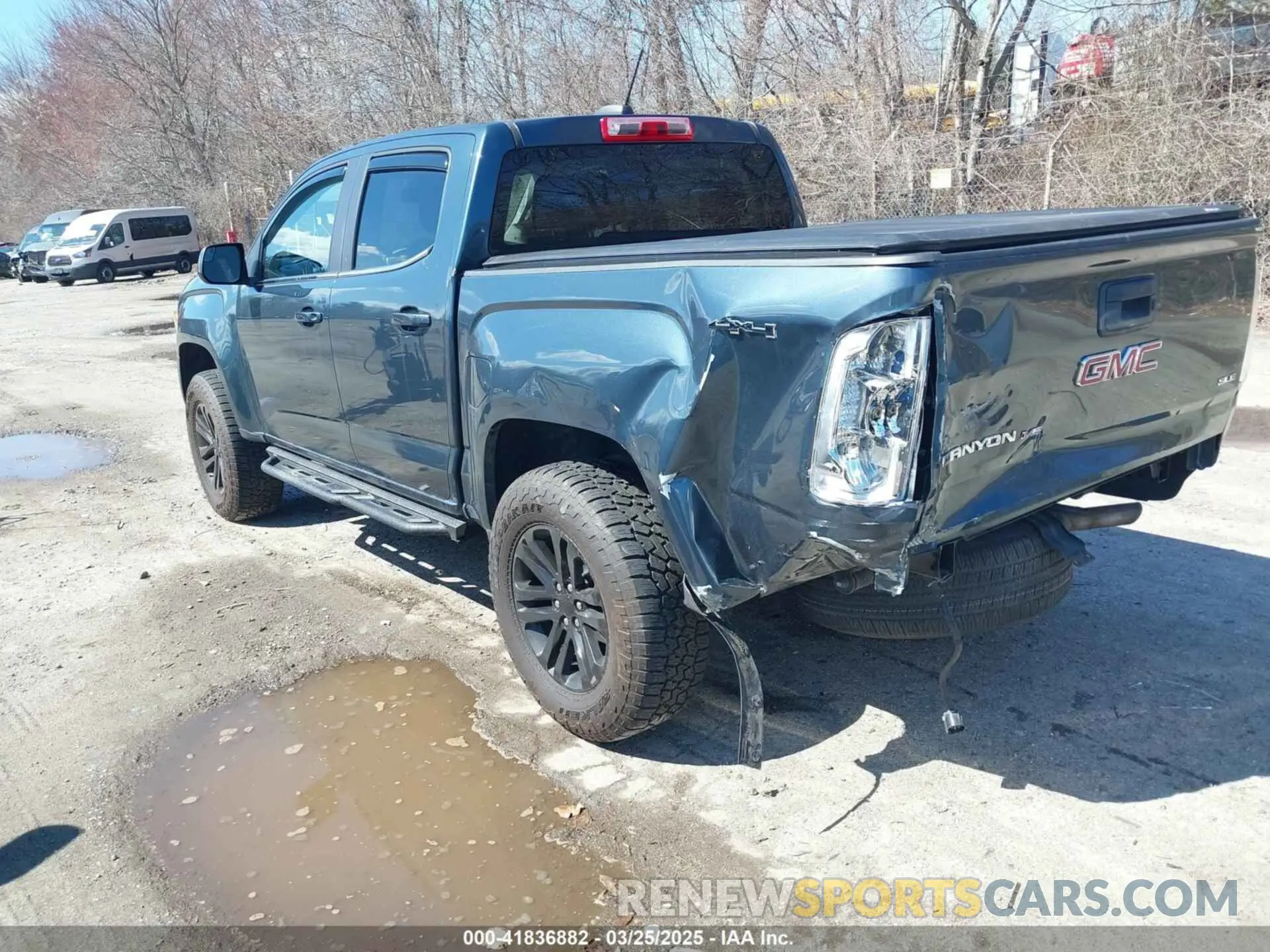 3 Photograph of a damaged car 1GTG6CEN6K1345758 GMC CANYON 2019