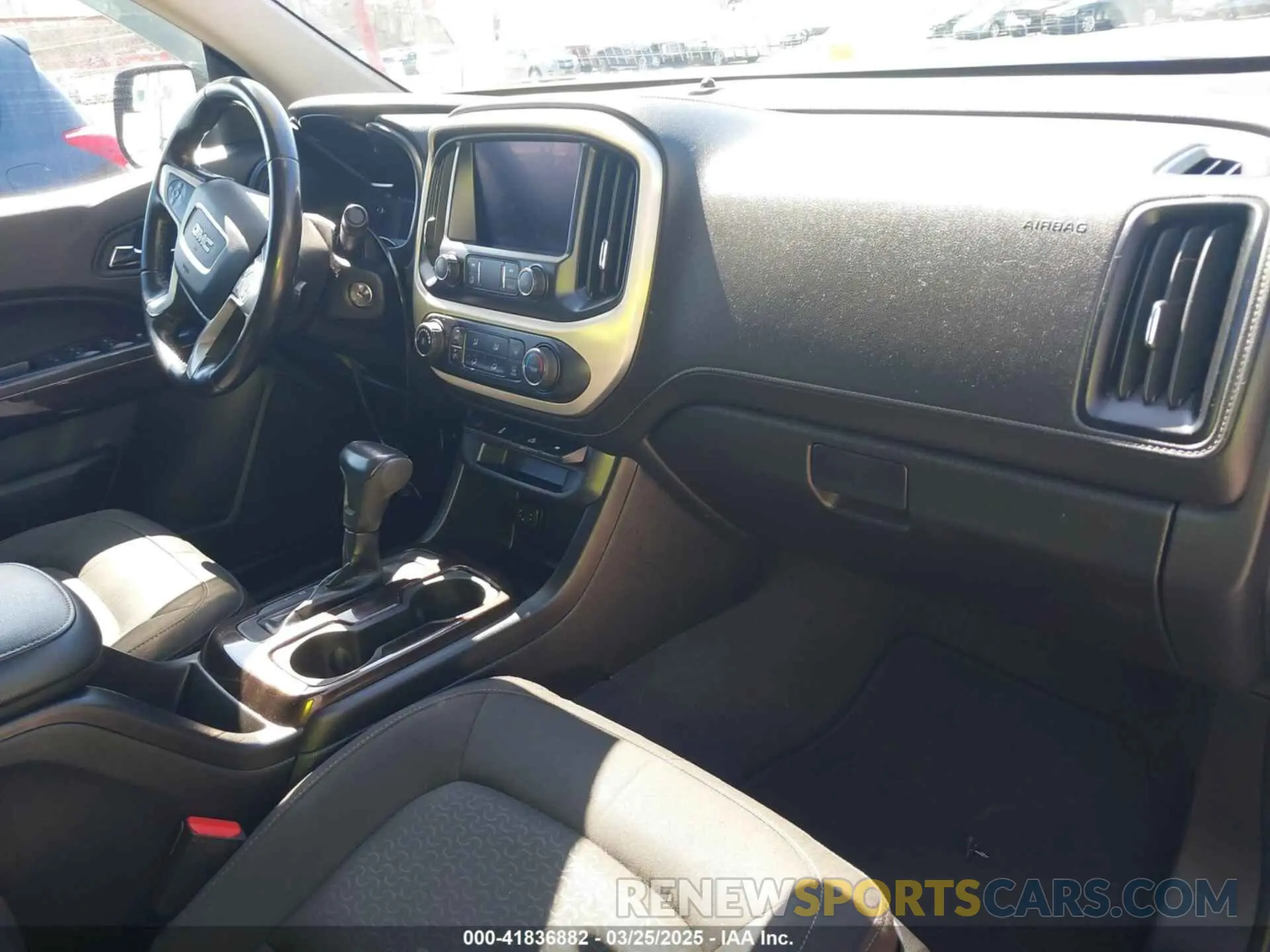 5 Photograph of a damaged car 1GTG6CEN6K1345758 GMC CANYON 2019