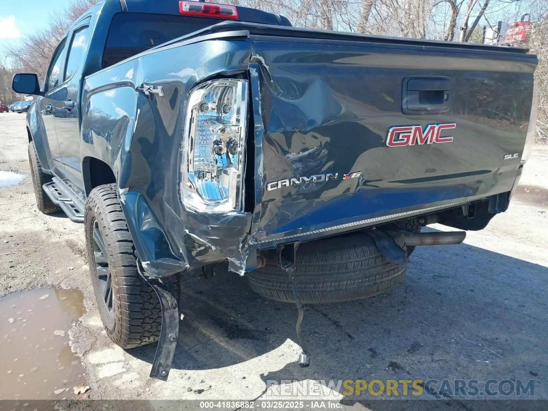 6 Photograph of a damaged car 1GTG6CEN6K1345758 GMC CANYON 2019