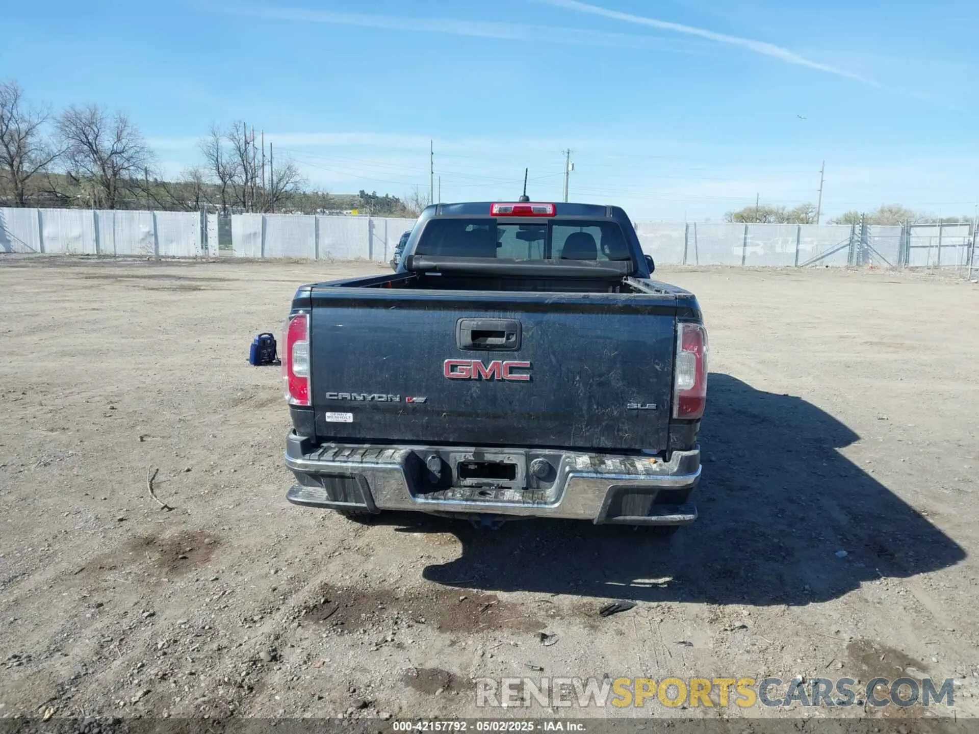 17 Photograph of a damaged car 1GTG6CEN9K1128155 GMC CANYON 2019