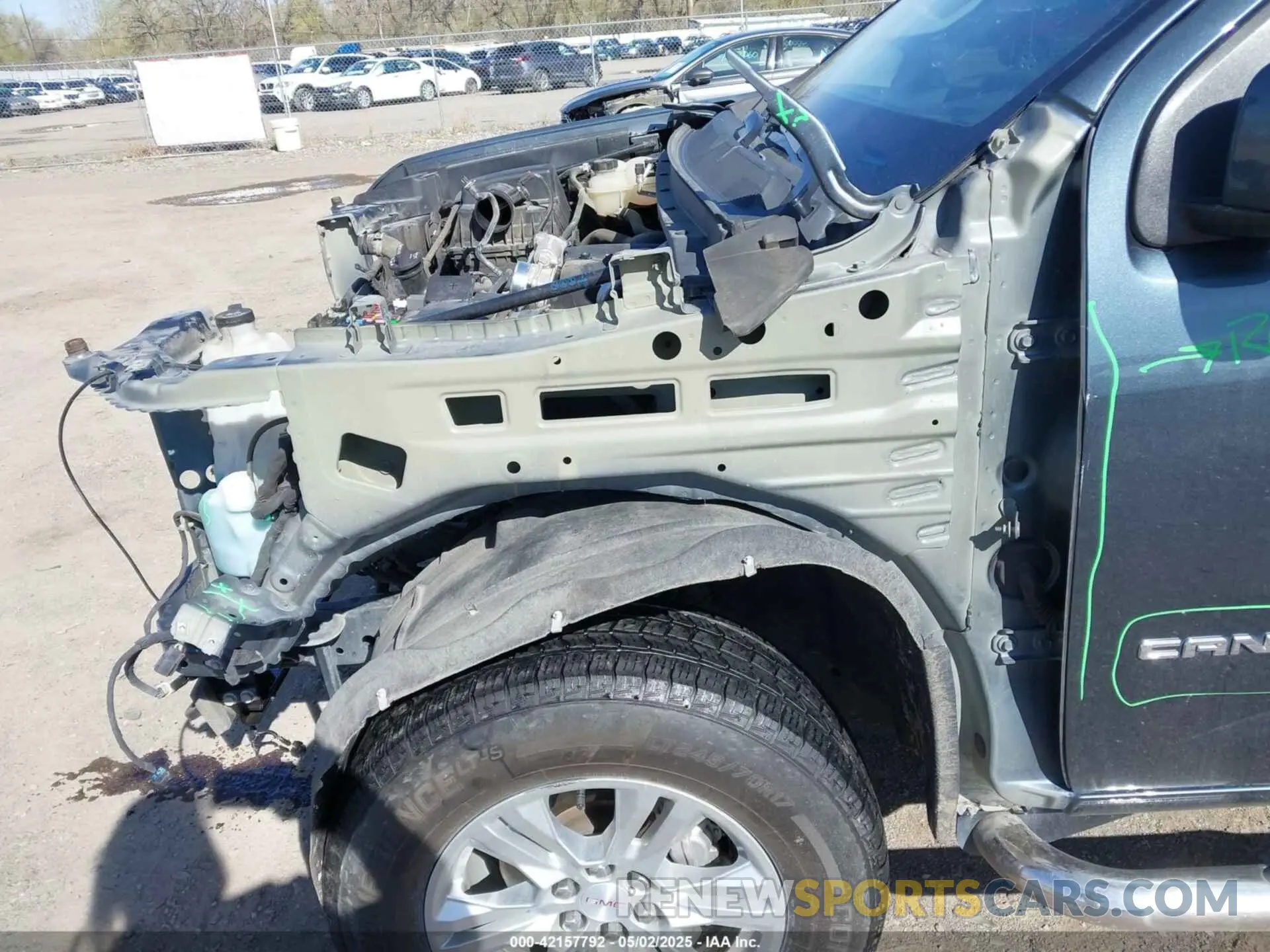 18 Photograph of a damaged car 1GTG6CEN9K1128155 GMC CANYON 2019