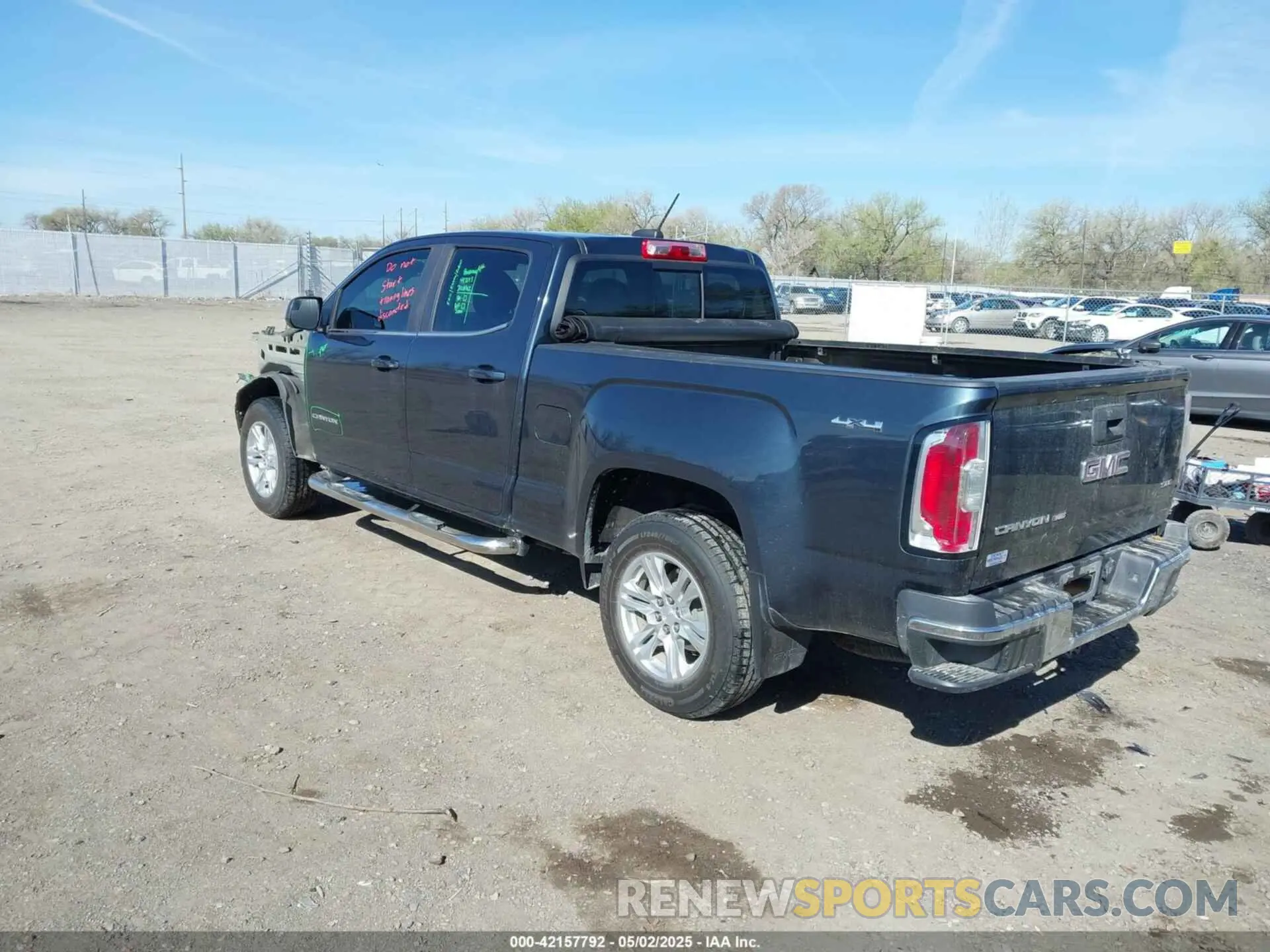 3 Photograph of a damaged car 1GTG6CEN9K1128155 GMC CANYON 2019