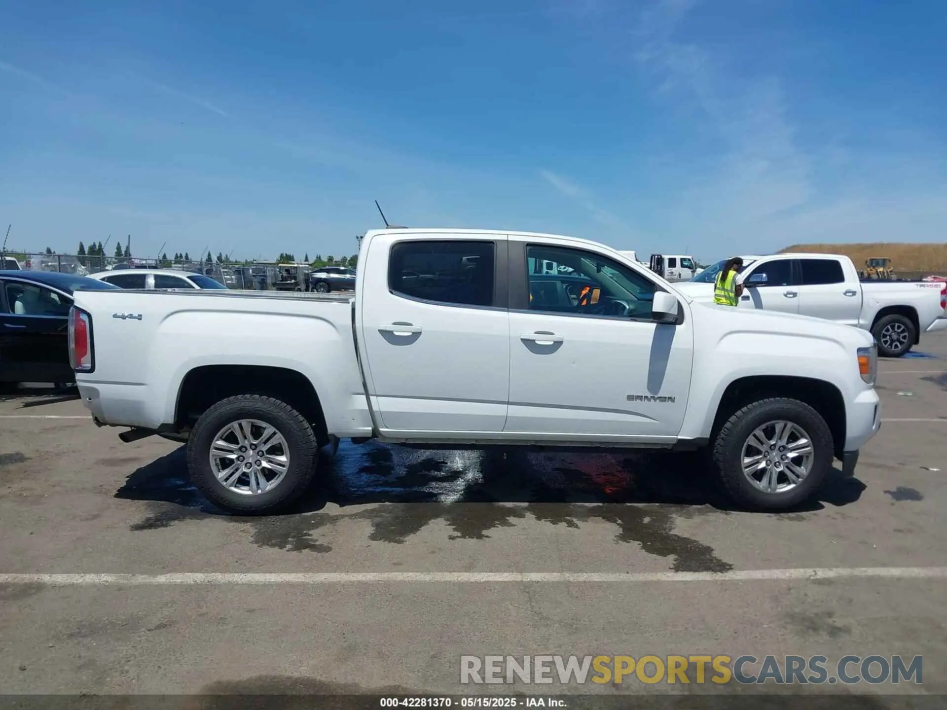 13 Photograph of a damaged car 1GTG6CEN9K1301897 GMC CANYON 2019
