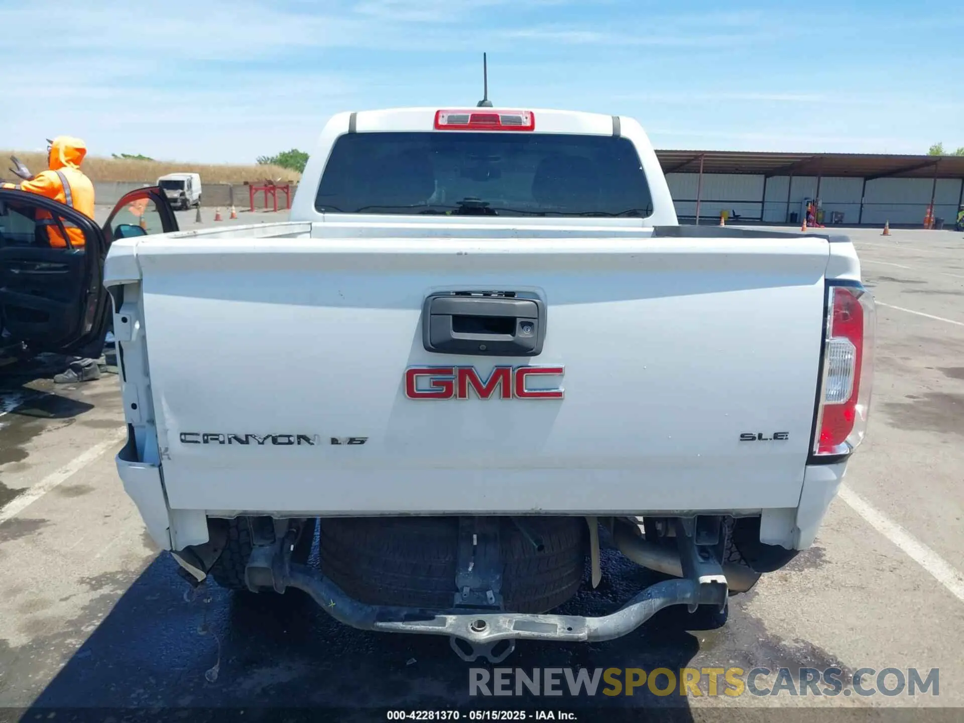 16 Photograph of a damaged car 1GTG6CEN9K1301897 GMC CANYON 2019