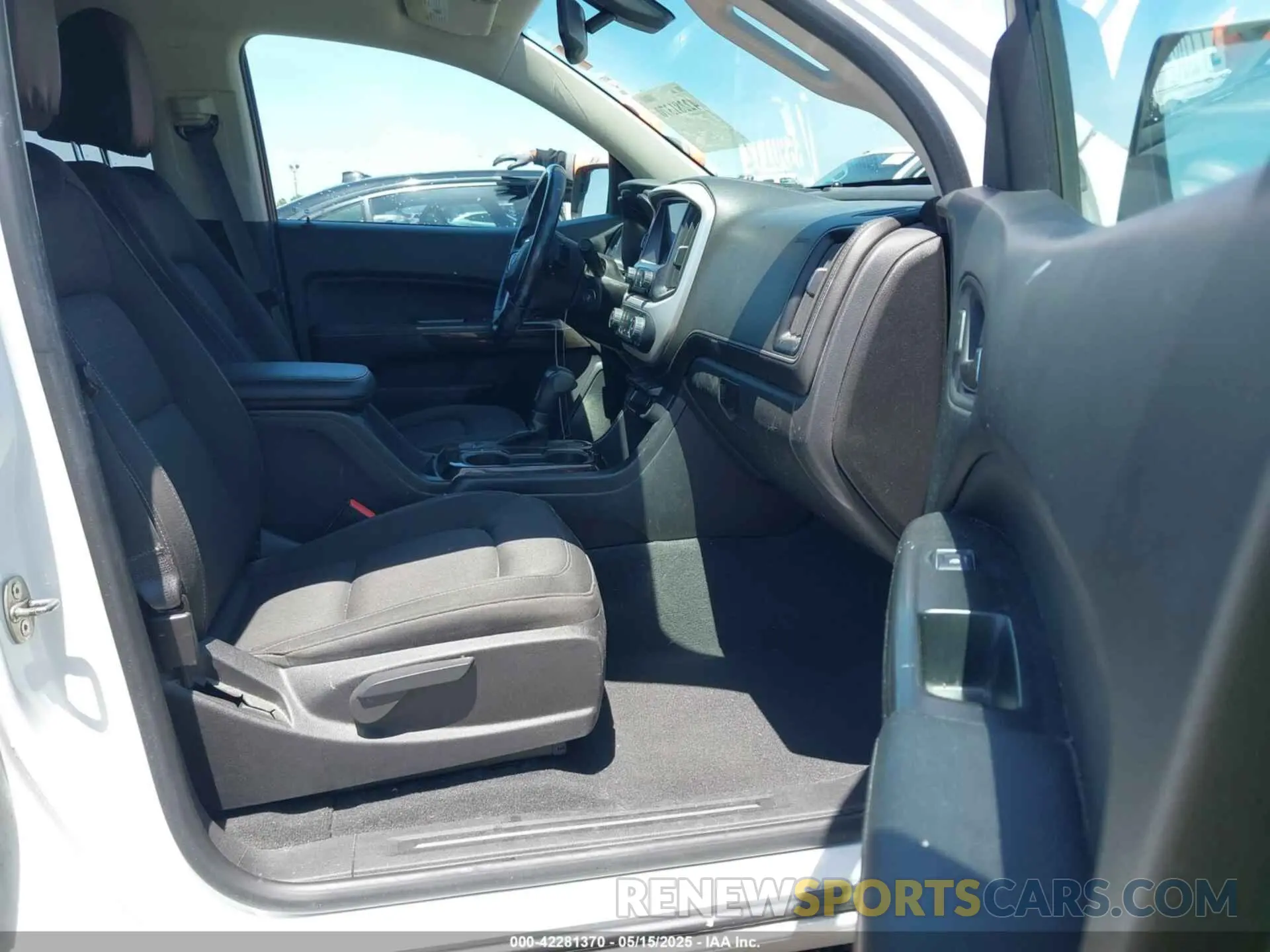5 Photograph of a damaged car 1GTG6CEN9K1301897 GMC CANYON 2019