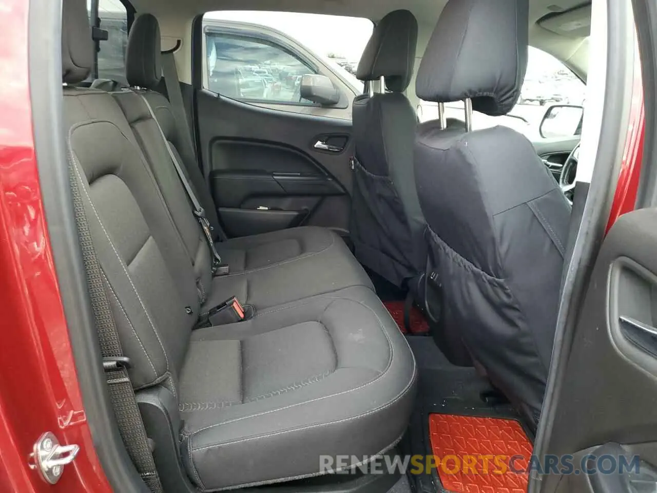 11 Photograph of a damaged car 1GTG6CENXK1208984 GMC CANYON 2019