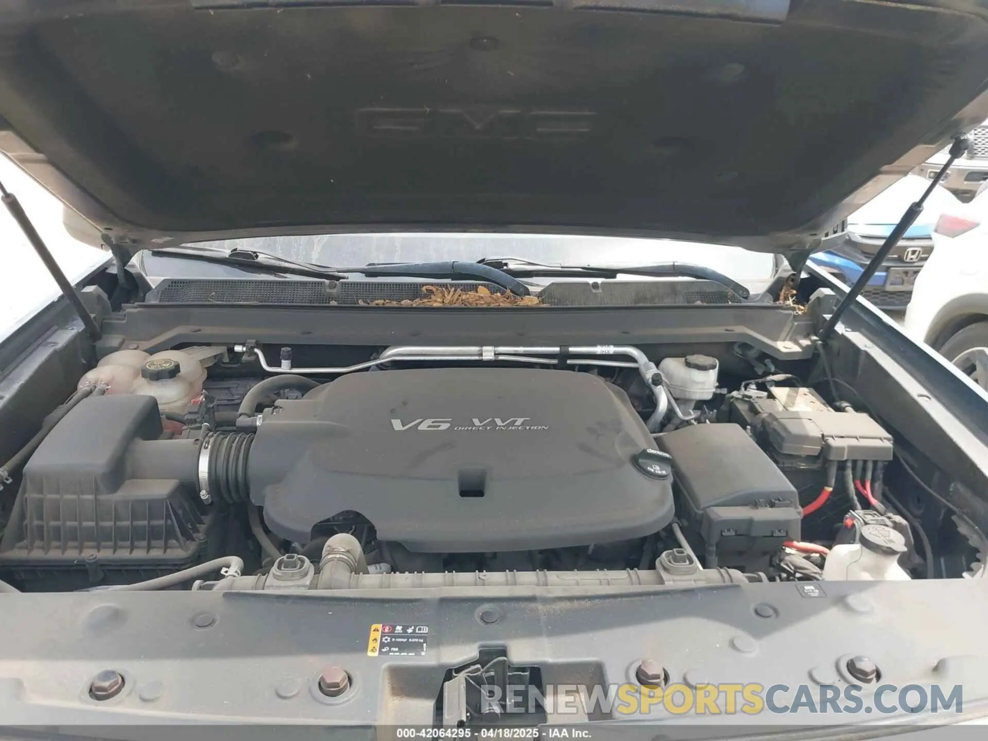 10 Photograph of a damaged car 1GTG6CENXK1261278 GMC CANYON 2019