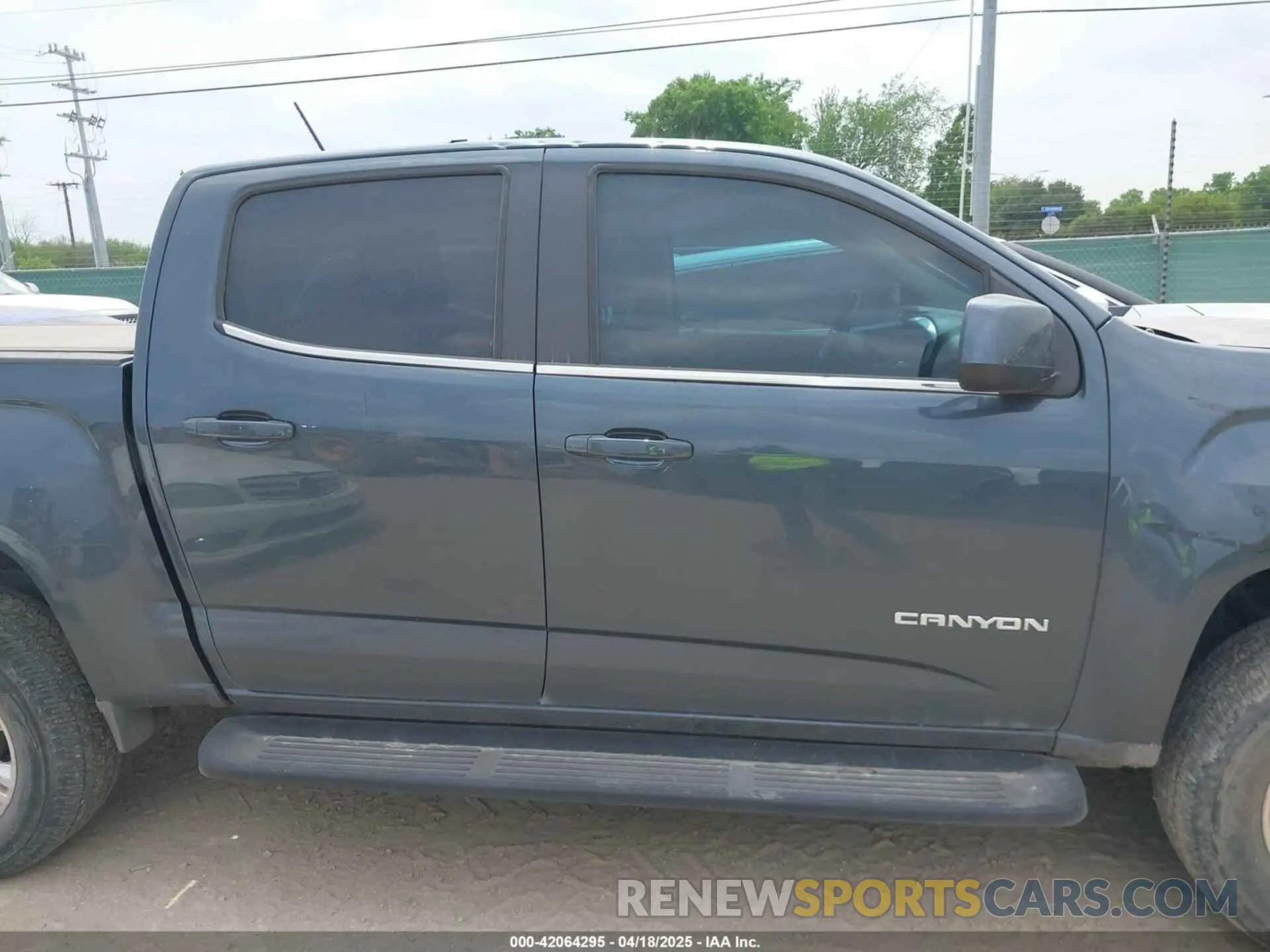13 Photograph of a damaged car 1GTG6CENXK1261278 GMC CANYON 2019