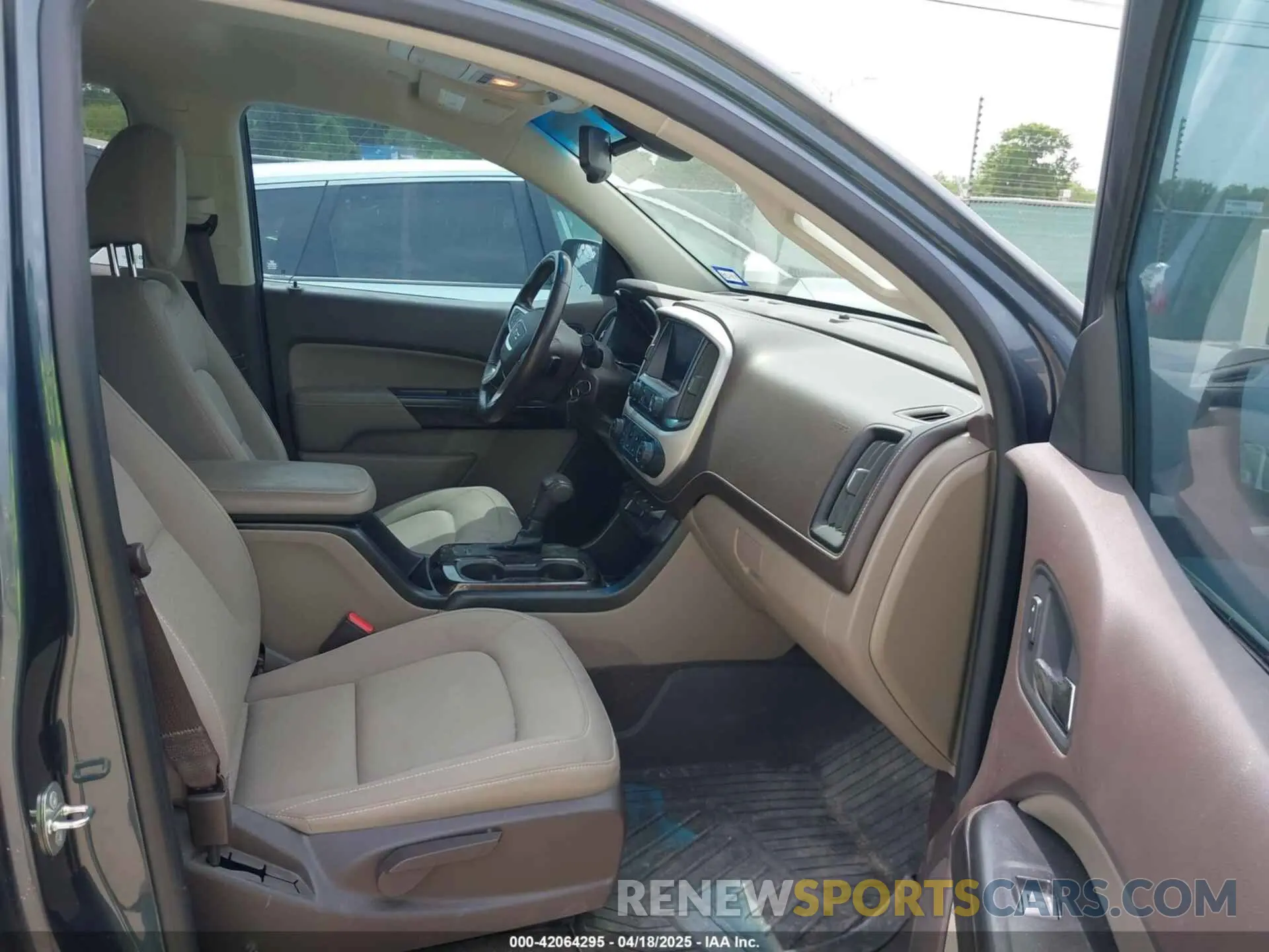 5 Photograph of a damaged car 1GTG6CENXK1261278 GMC CANYON 2019