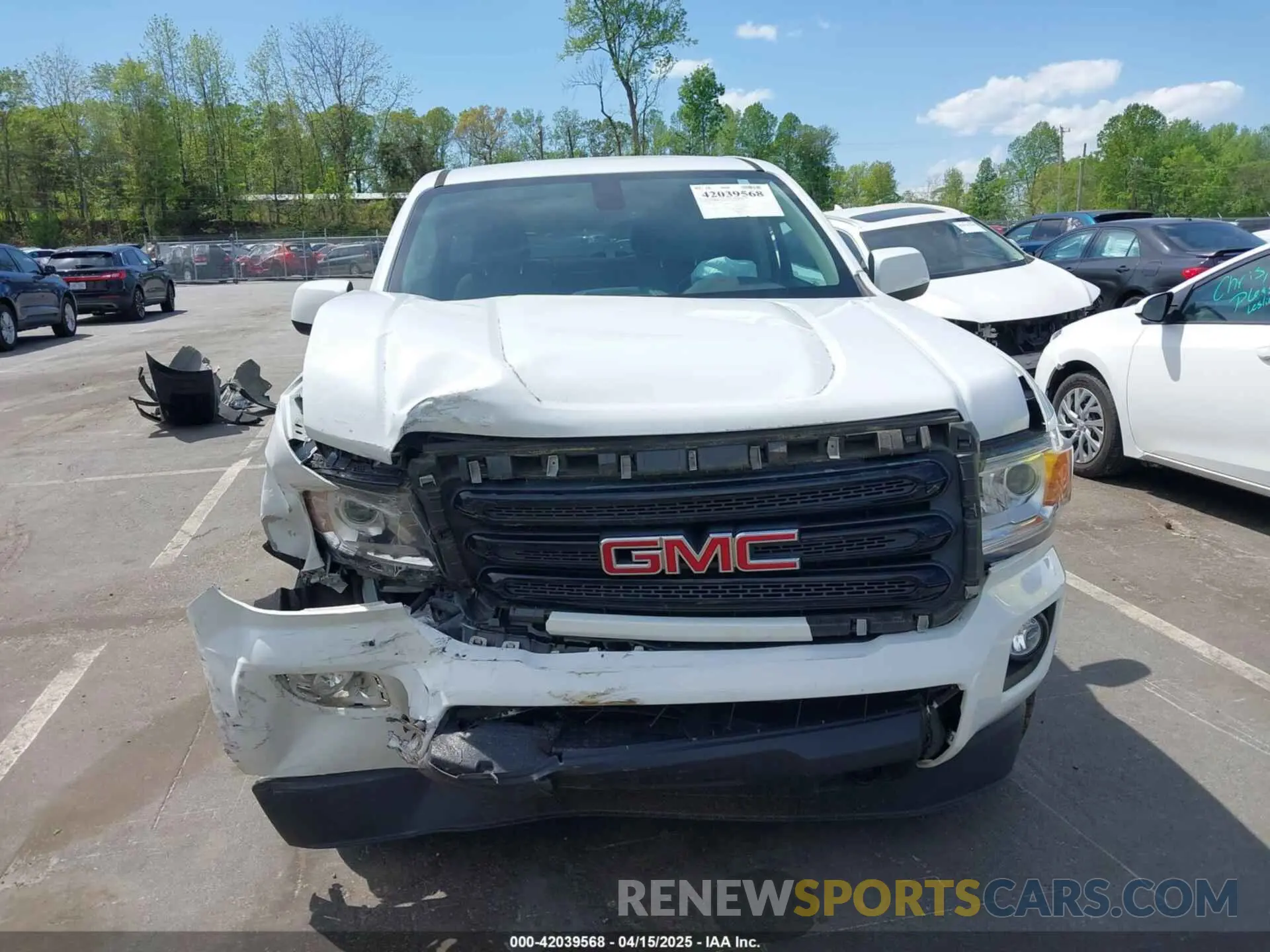12 Photograph of a damaged car 1GTG6CENXK1319647 GMC CANYON 2019