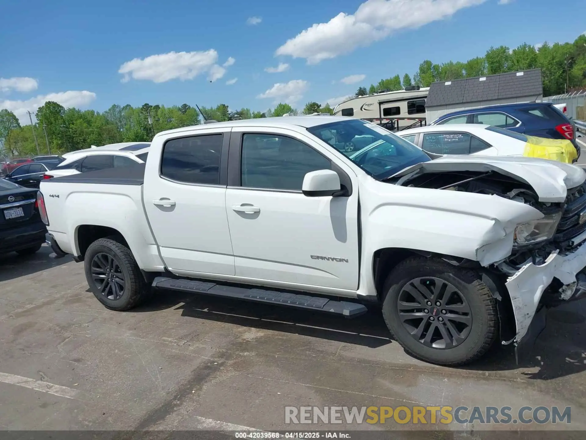 13 Photograph of a damaged car 1GTG6CENXK1319647 GMC CANYON 2019