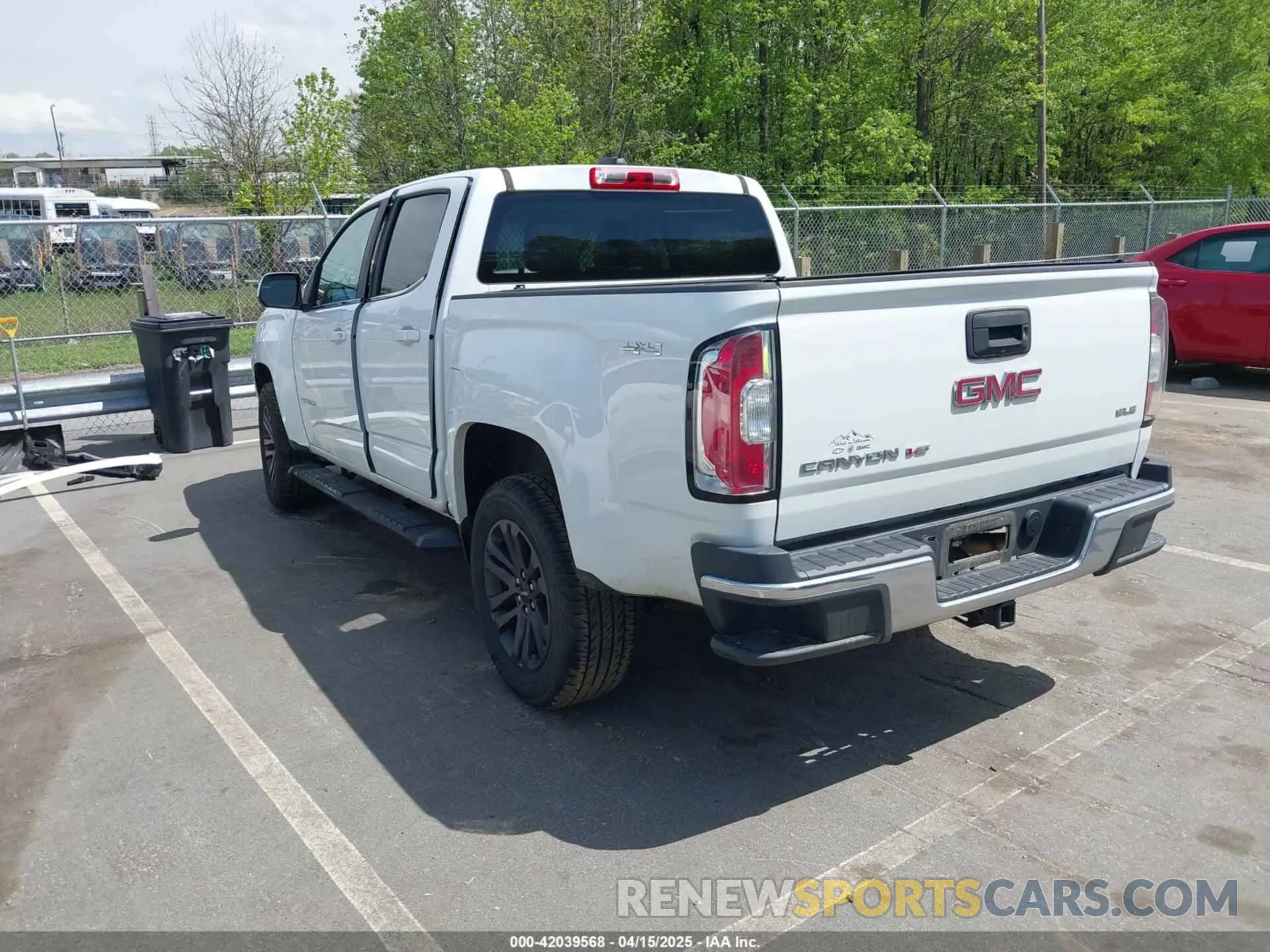 3 Photograph of a damaged car 1GTG6CENXK1319647 GMC CANYON 2019