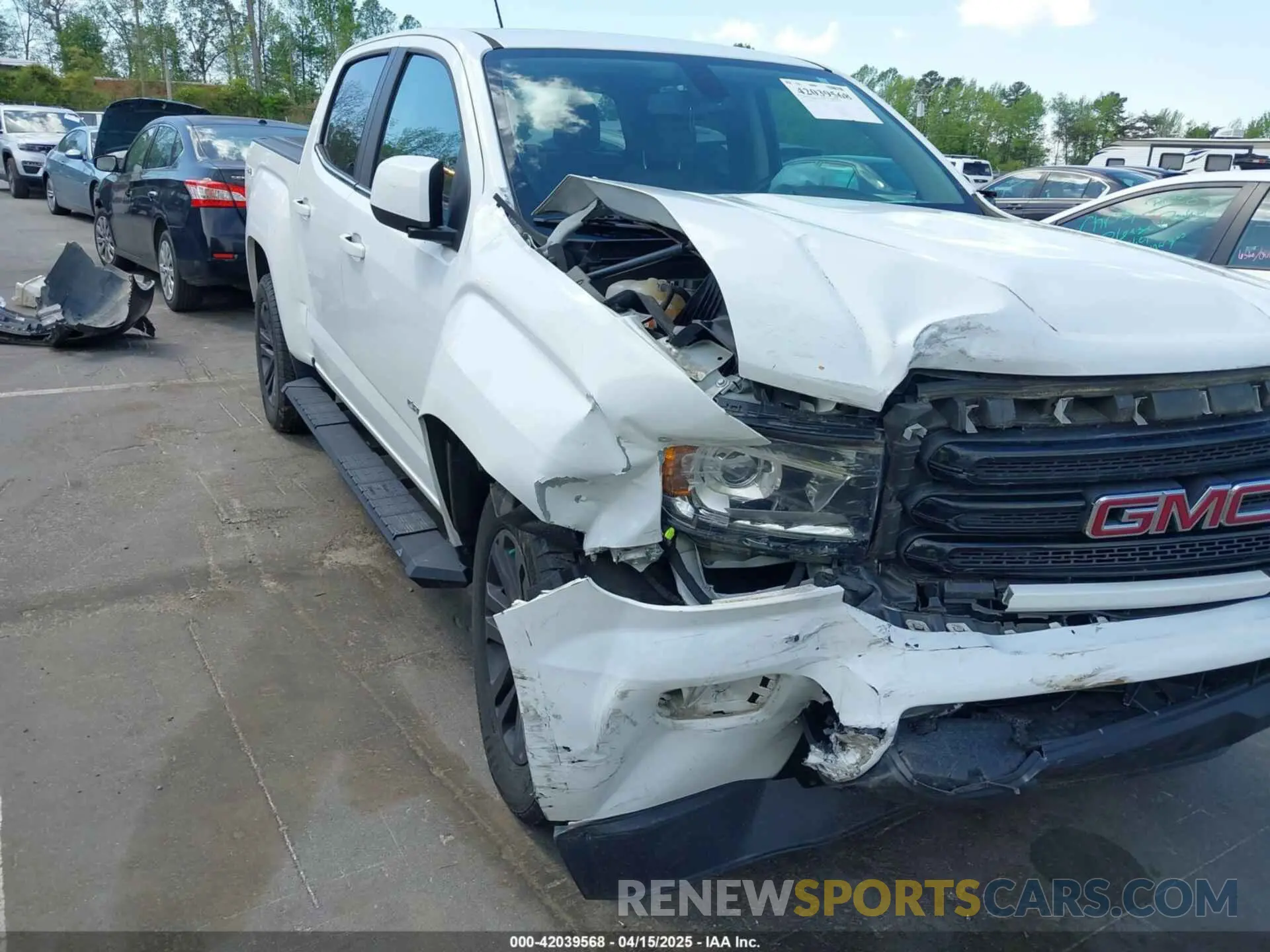 6 Photograph of a damaged car 1GTG6CENXK1319647 GMC CANYON 2019